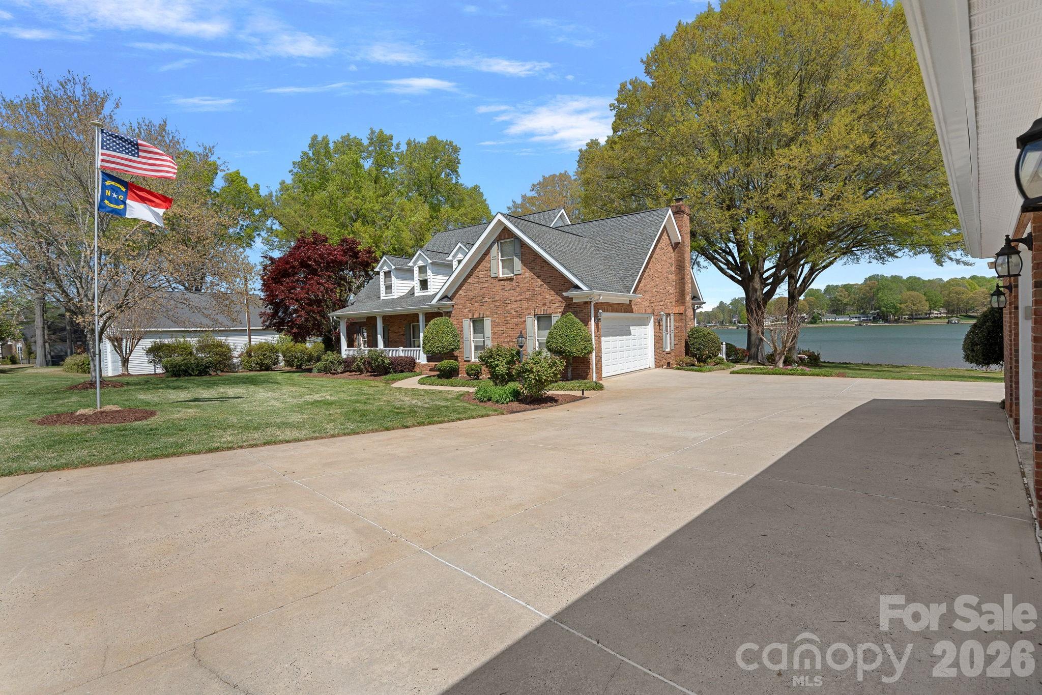 223 Wilson Lake Road — Mooresville