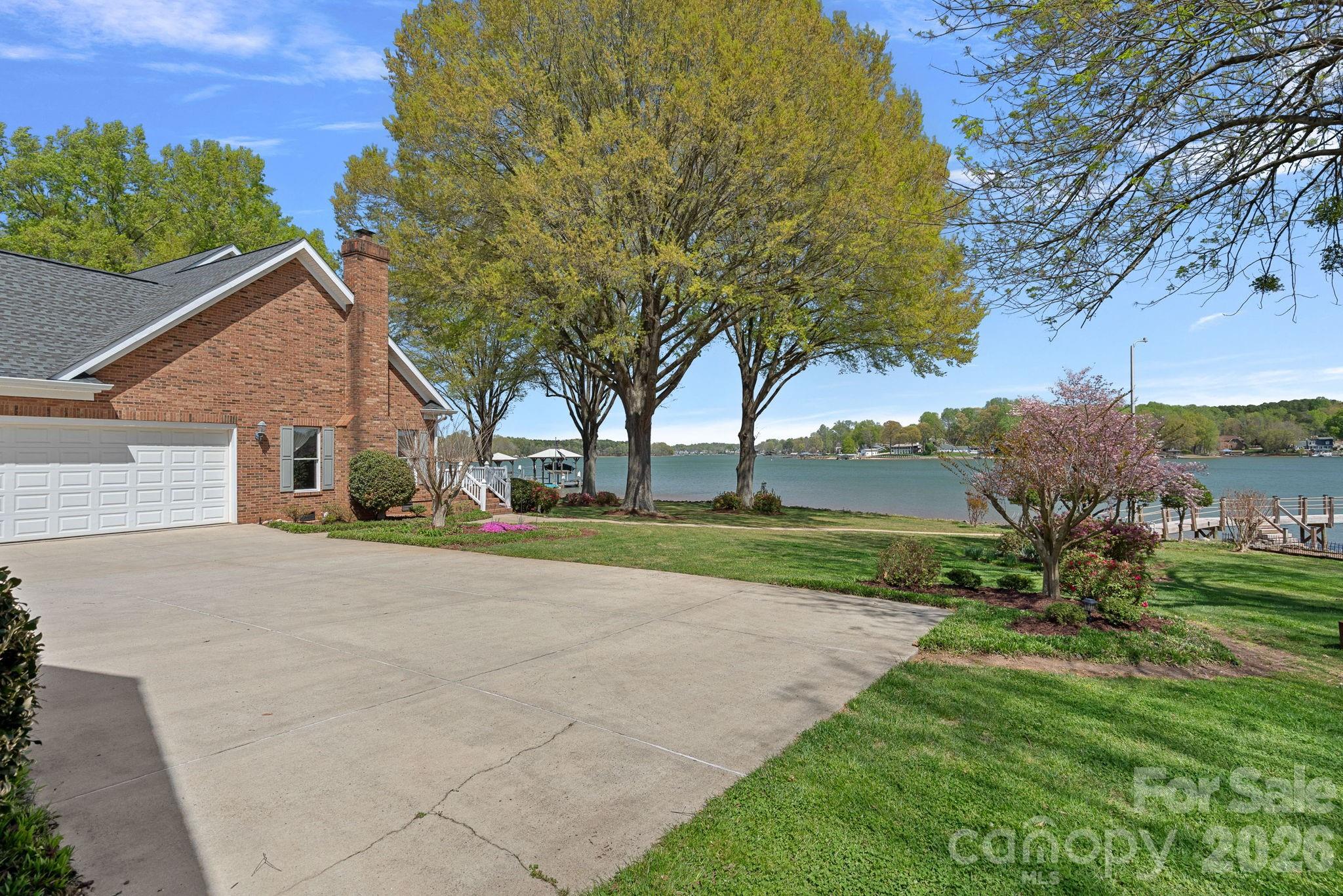 223 Wilson Lake Road — Mooresville