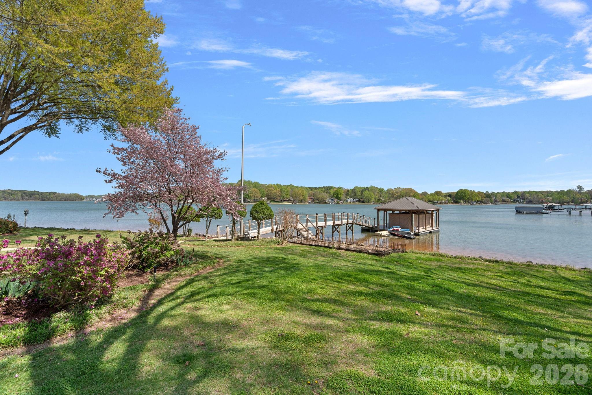 223 Wilson Lake Road — Mooresville
