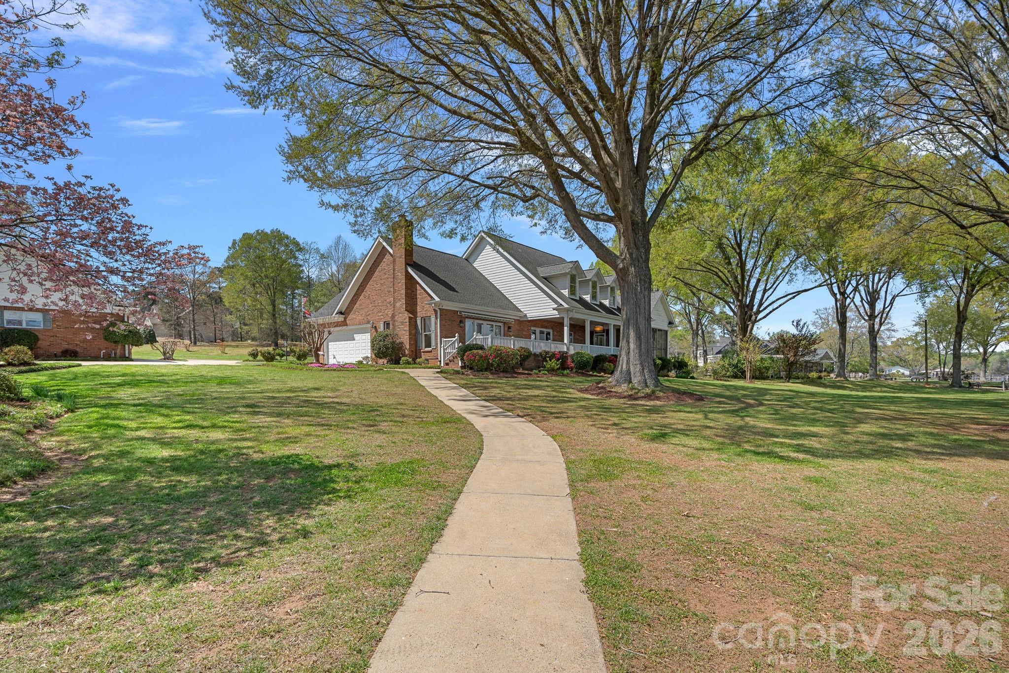 223 Wilson Lake Road — Mooresville