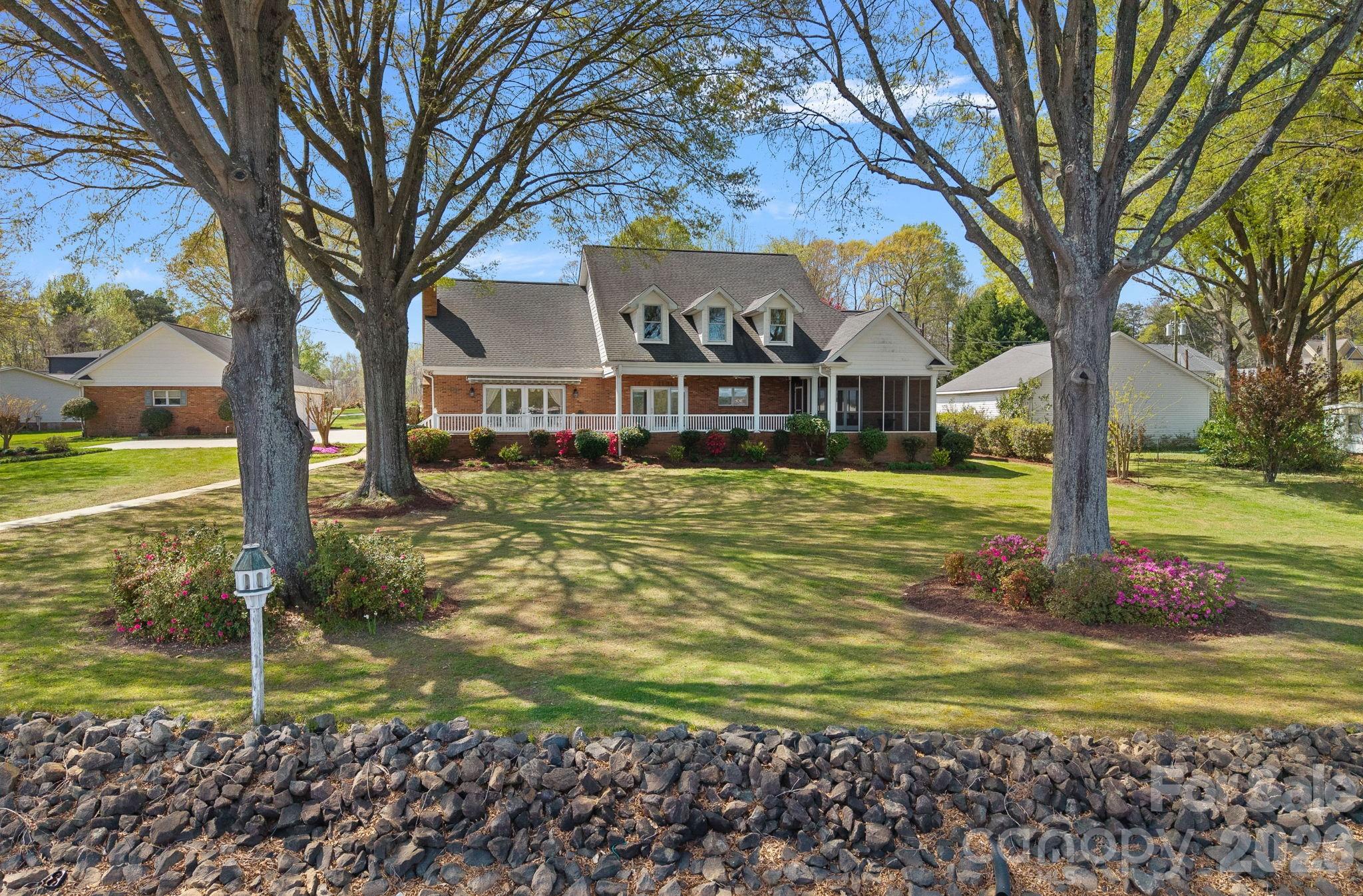 223 Wilson Lake Road — Mooresville