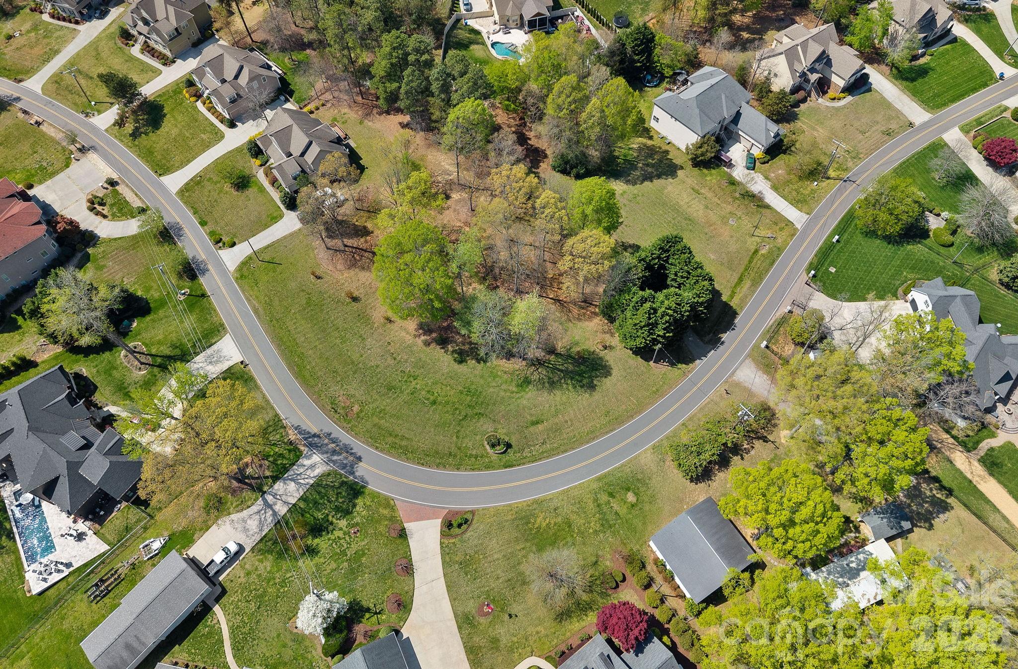 223 Wilson Lake Road — Mooresville