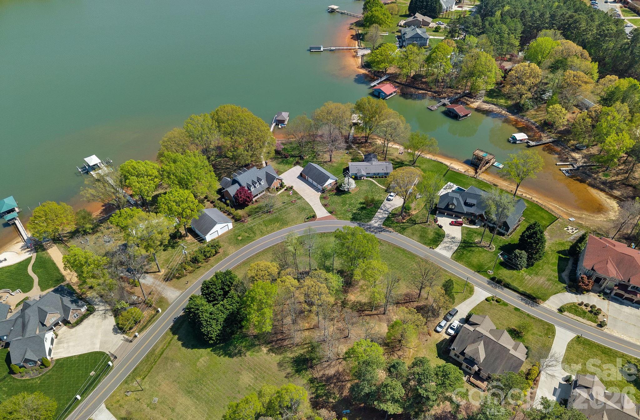 223 Wilson Lake Road — Mooresville