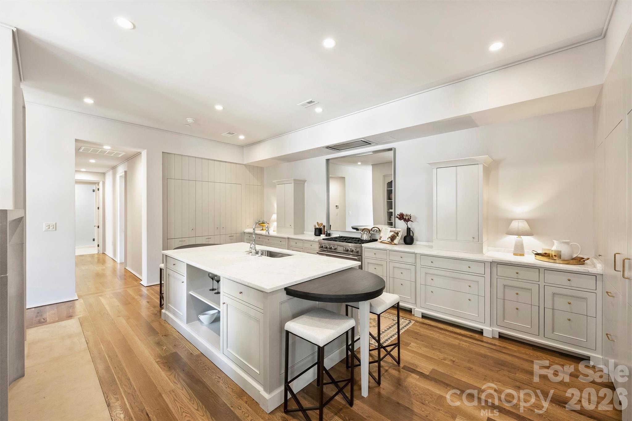 1170 Queens Road — Charlotte