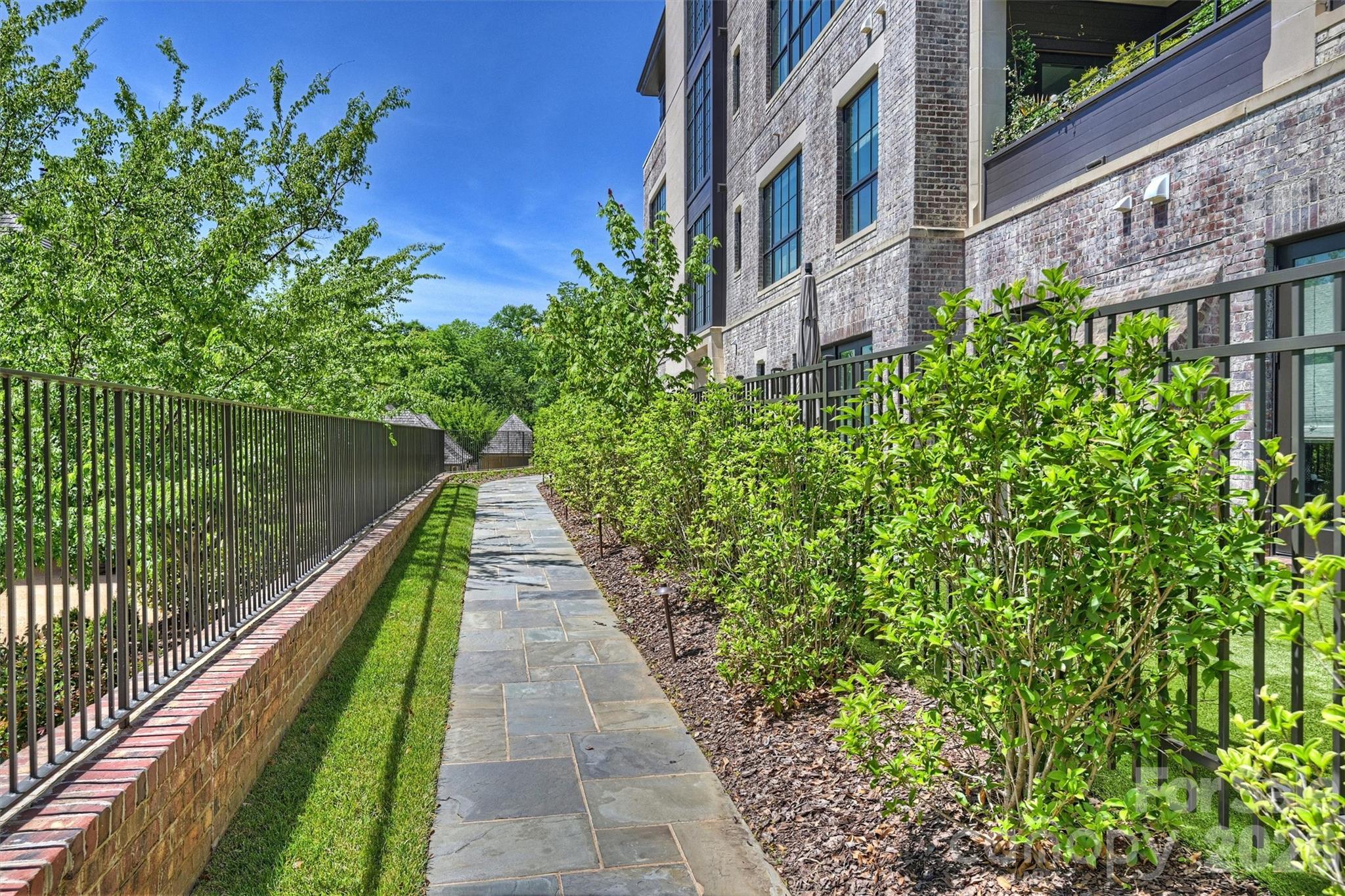 1170 Queens Road — Charlotte