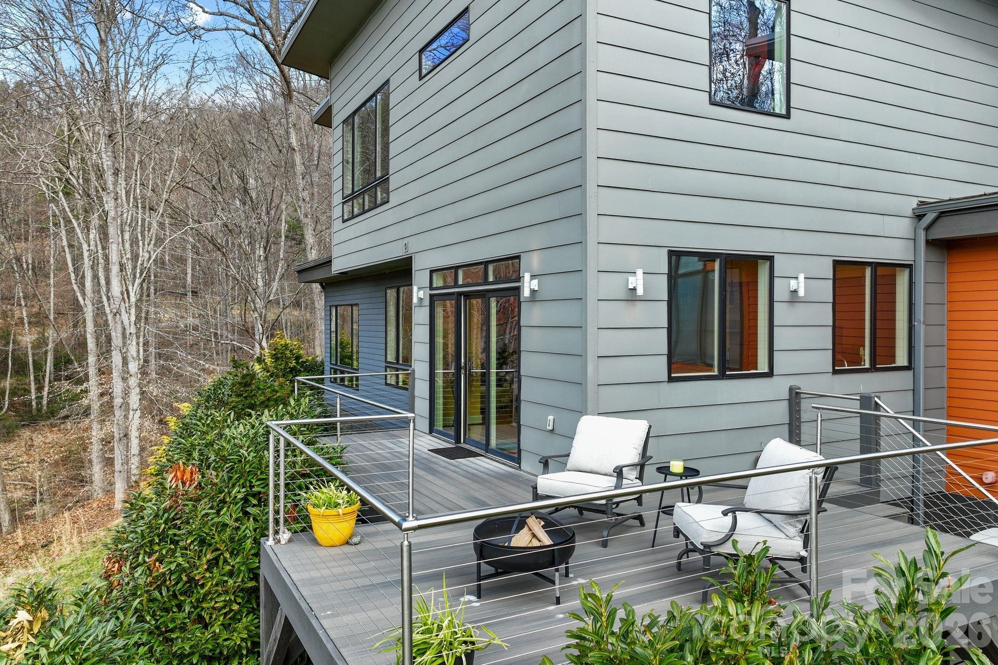 404 Amanda Drive — Mars Hill