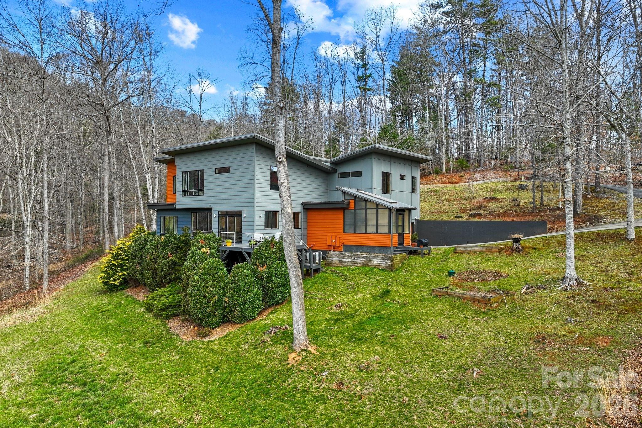404 Amanda Drive — Mars Hill