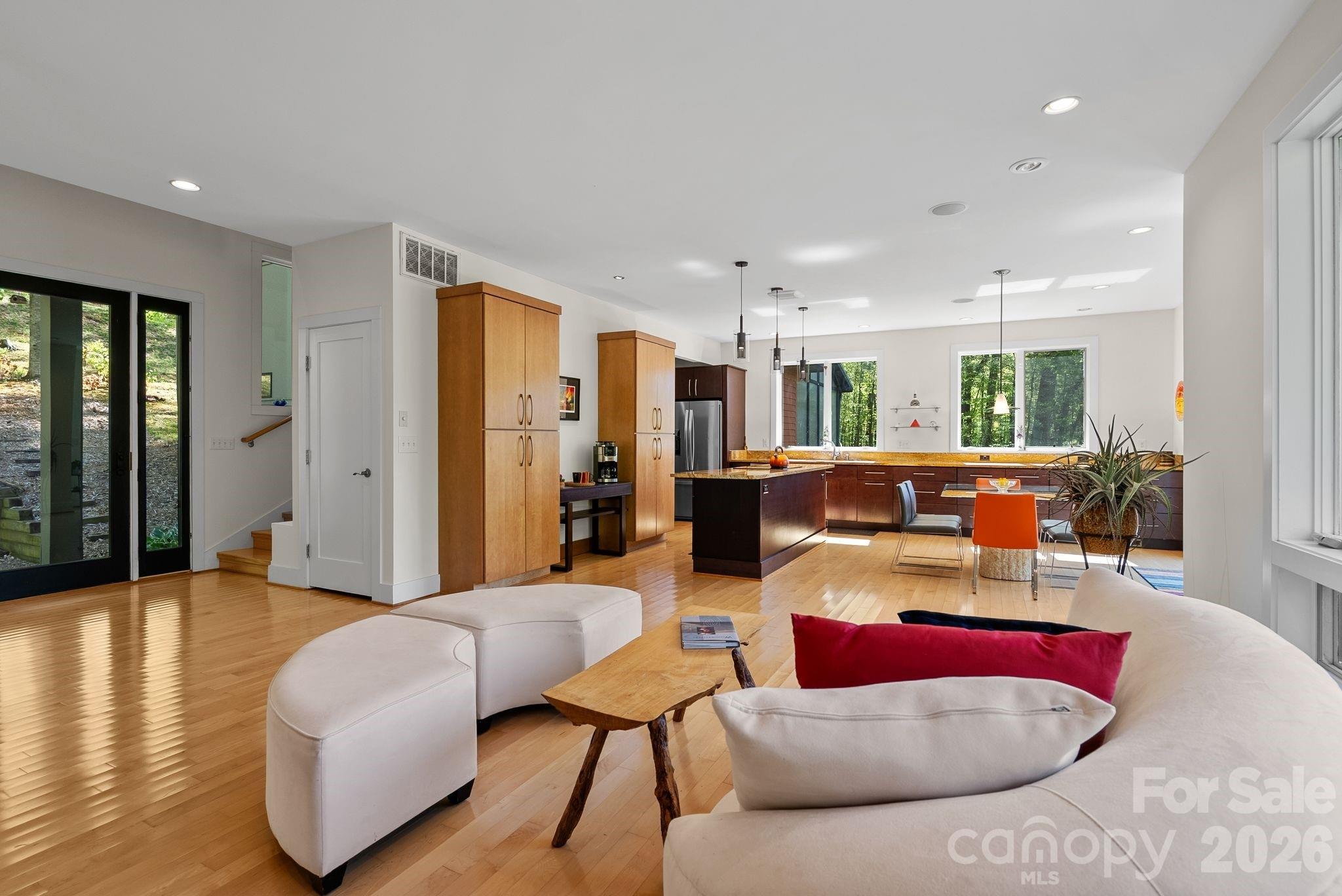 404 Amanda Drive — Mars Hill