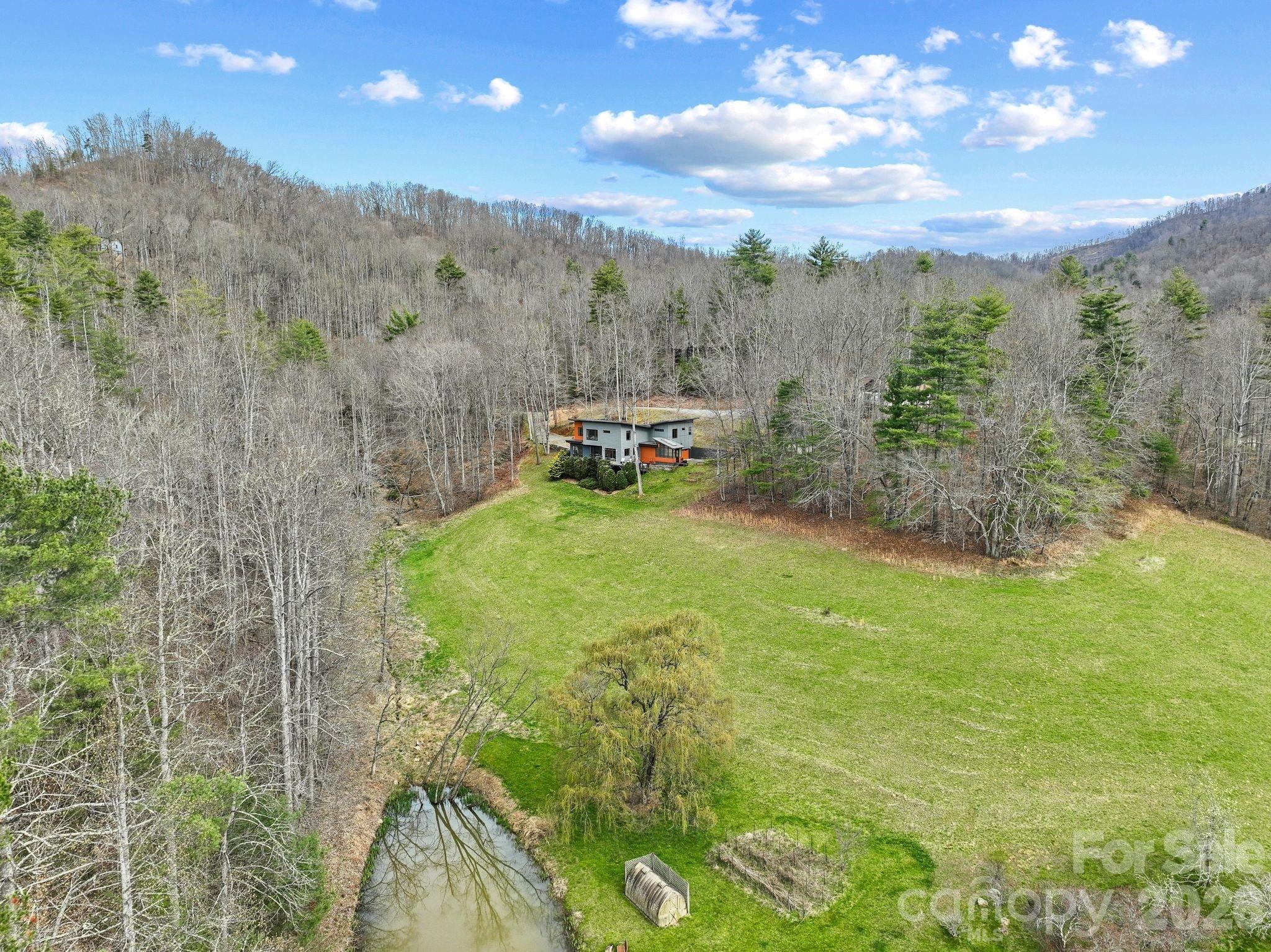 404 Amanda Drive — Mars Hill