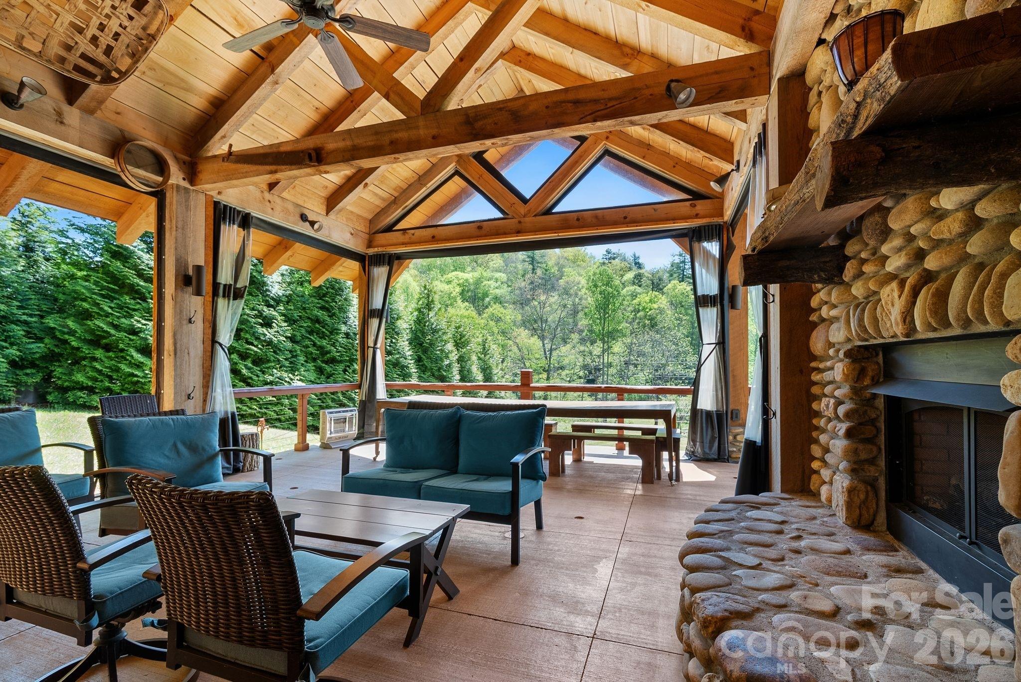 404 Amanda Drive — Mars Hill