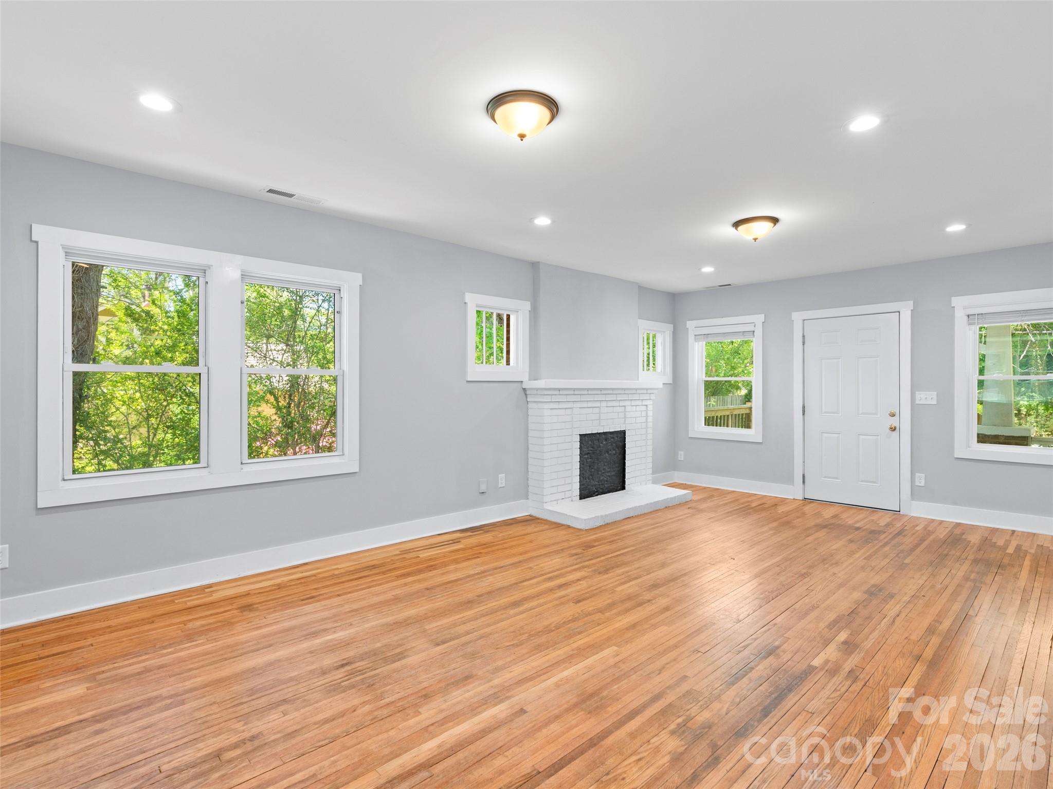 926 W Chapel Road — Asheville