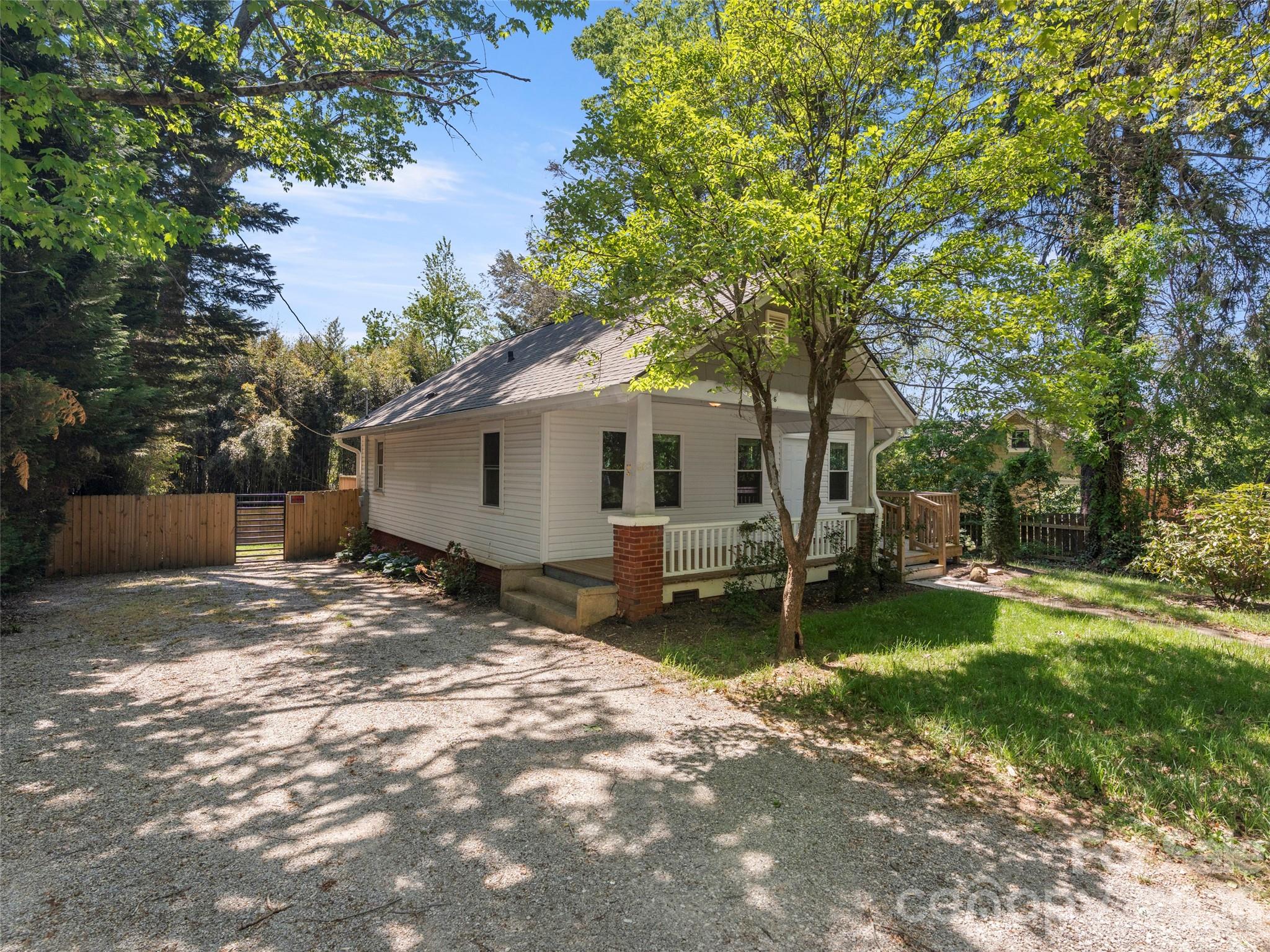 926 W Chapel Road — Asheville
