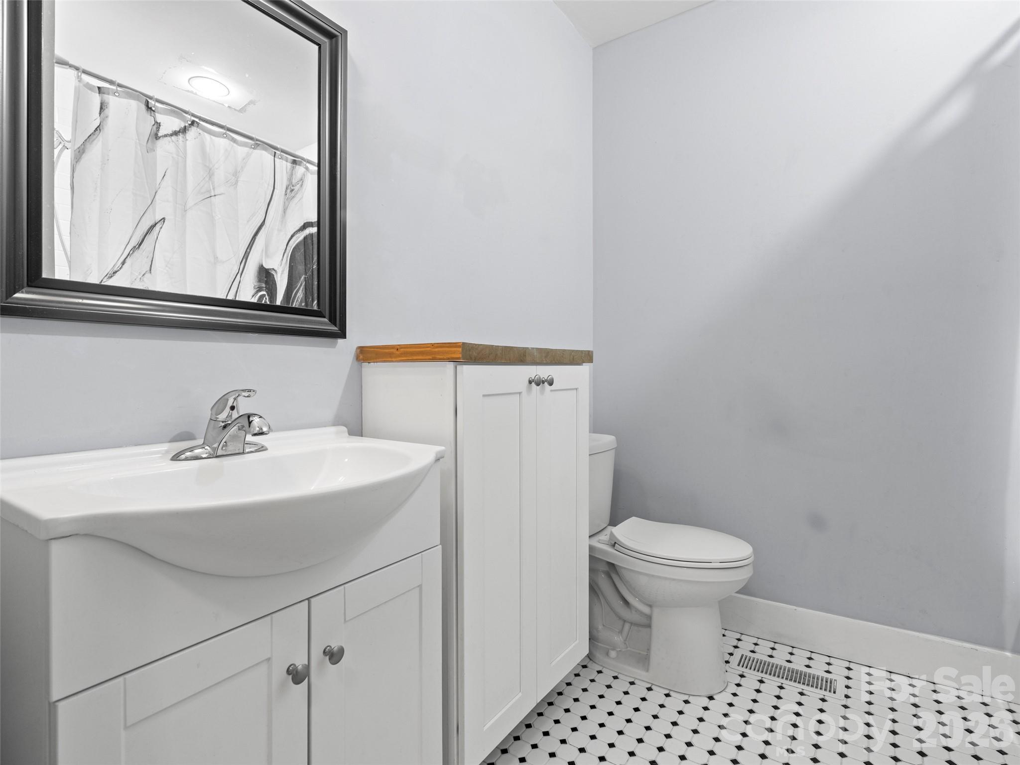 926 W Chapel Road — Asheville