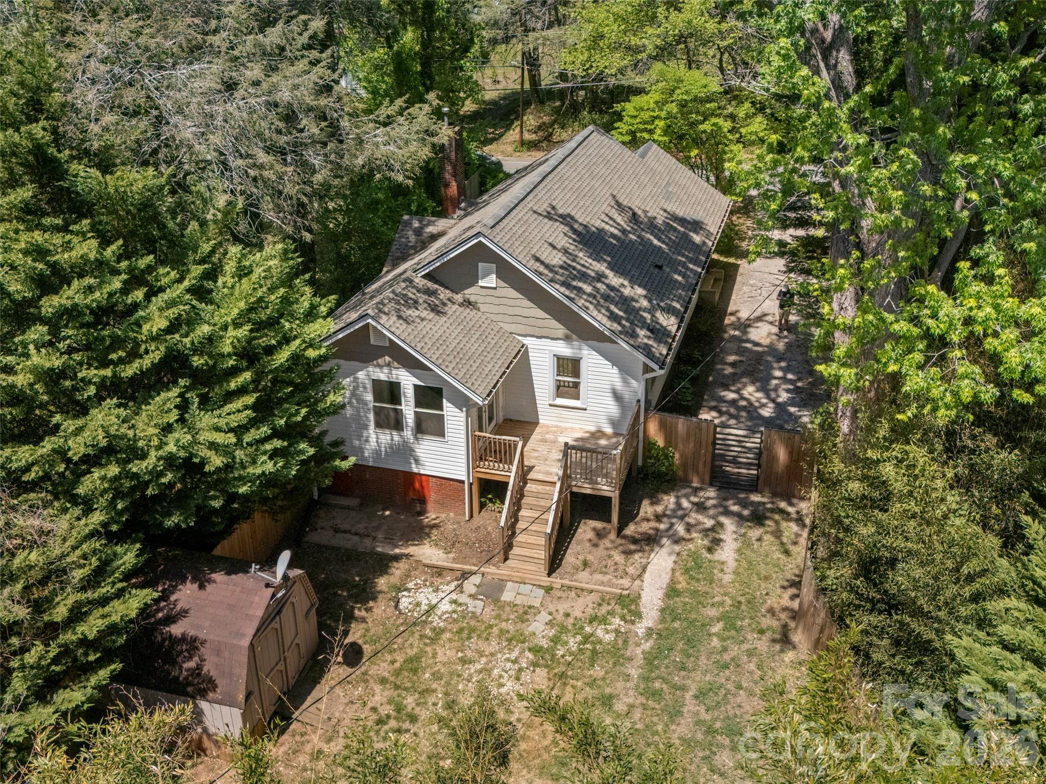 926 W Chapel Road — Asheville