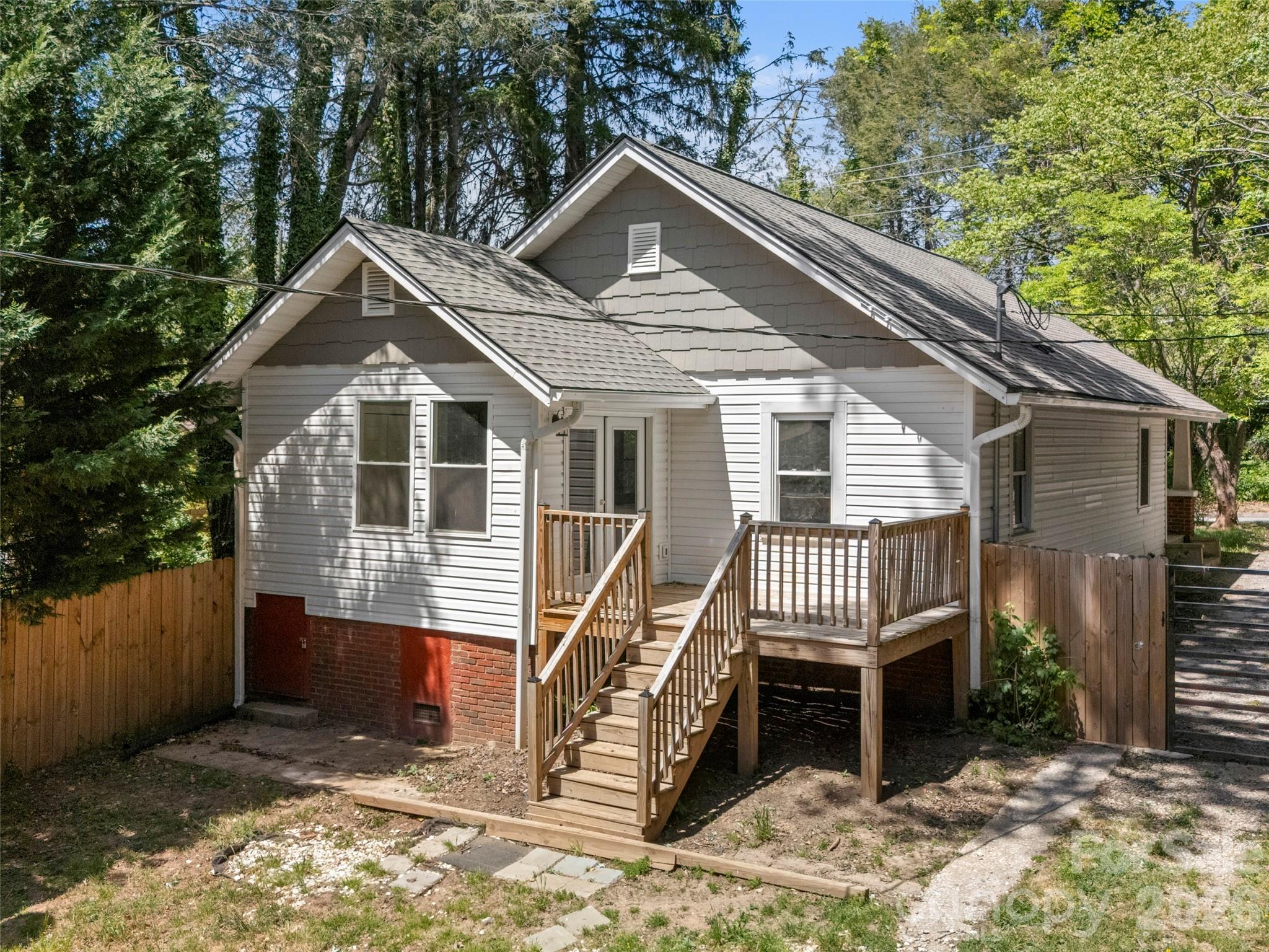 926 W Chapel Road — Asheville