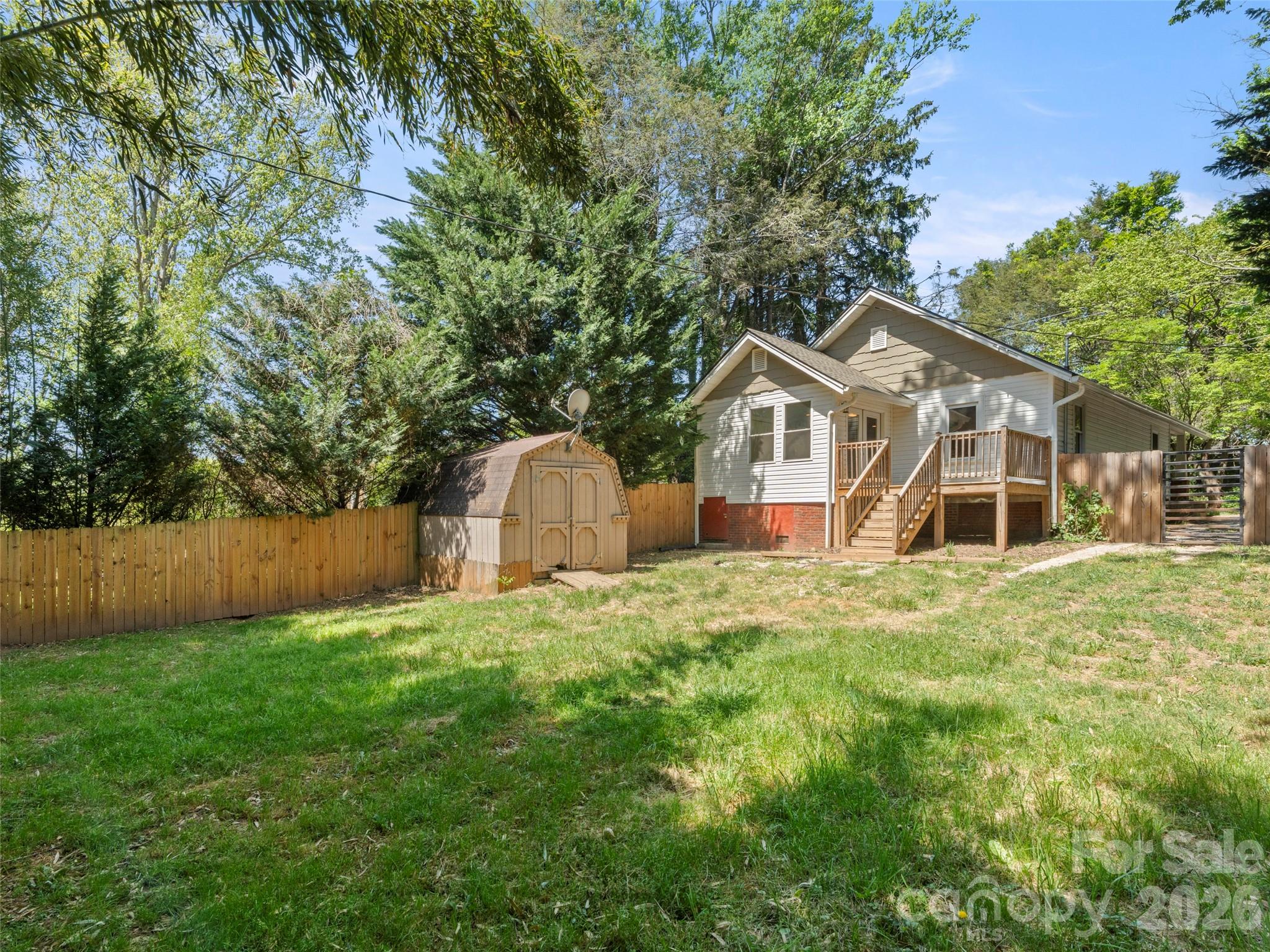 926 W Chapel Road — Asheville