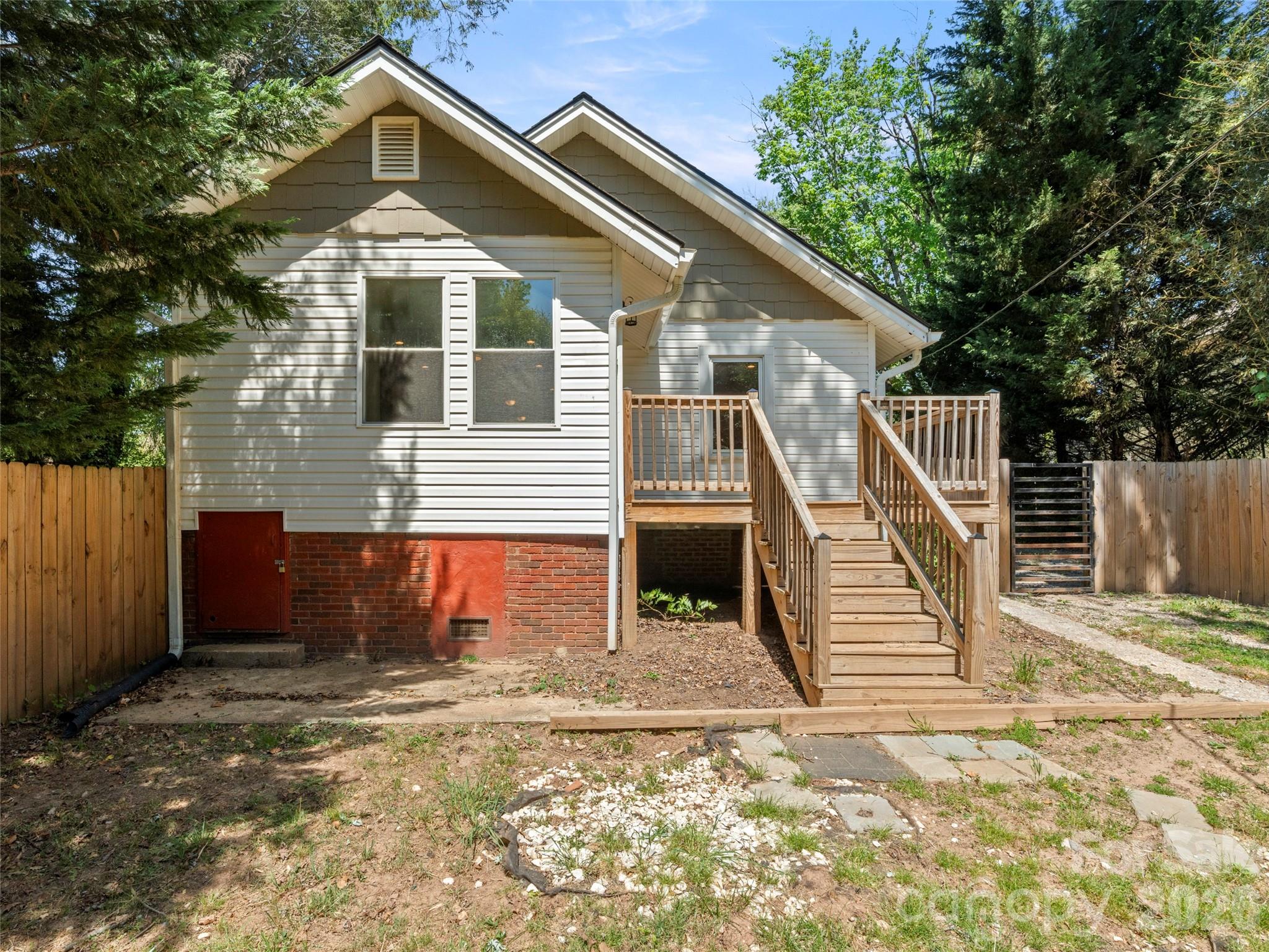 926 W Chapel Road — Asheville