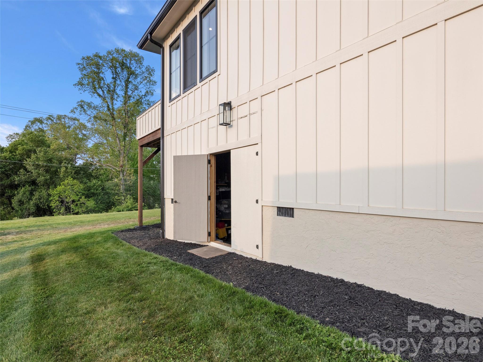 208 Majestic Ridge Road — Mills River