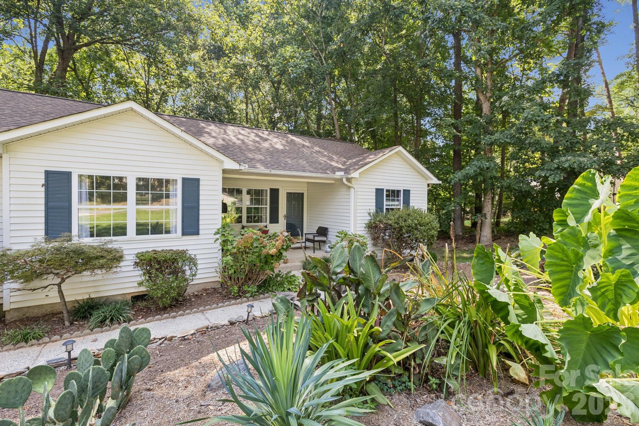 125 Mills Forest Lane — Mooresville