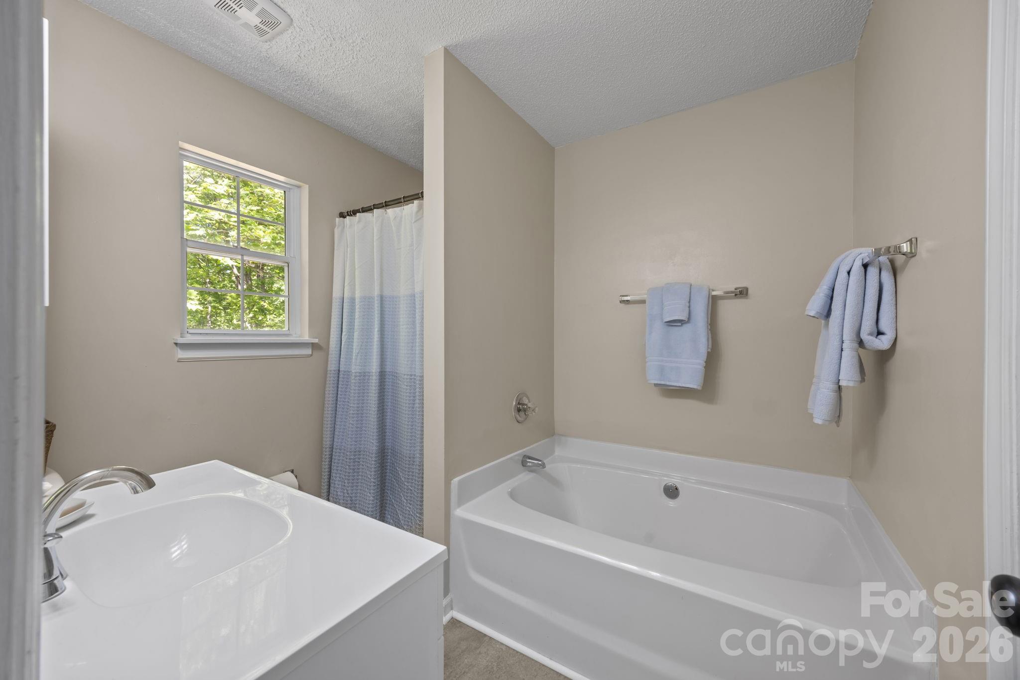 125 Mills Forest Lane — Mooresville