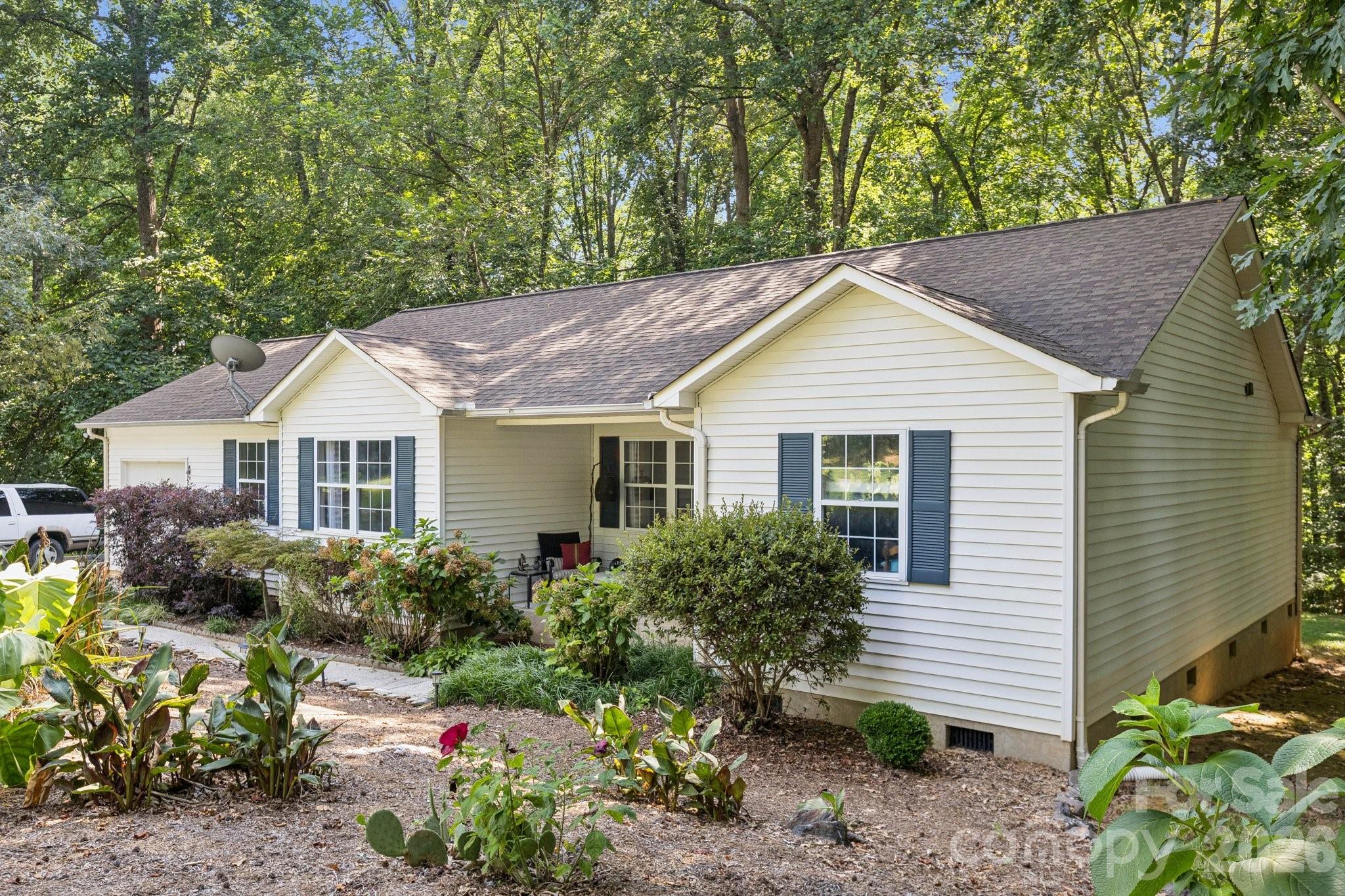 125 Mills Forest Lane — Mooresville