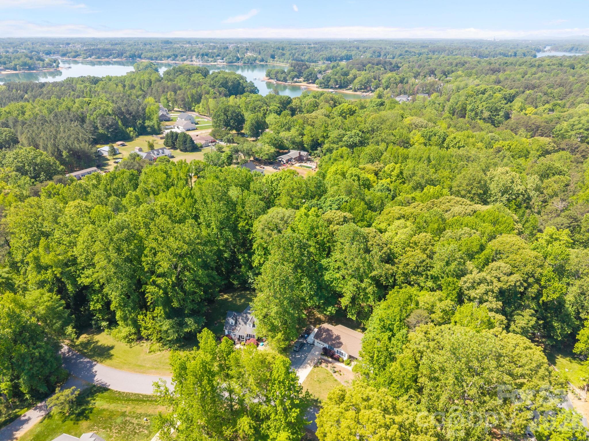 125 Mills Forest Lane — Mooresville