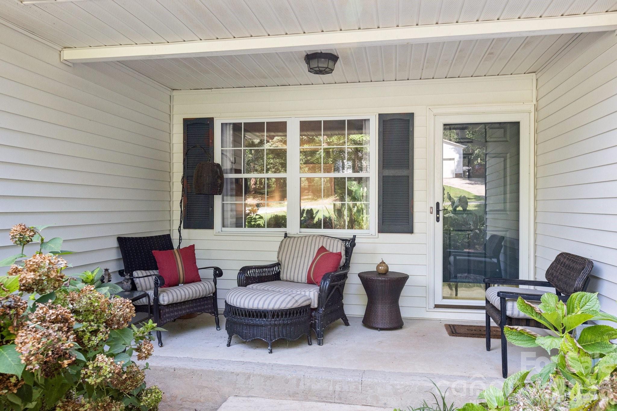 125 Mills Forest Lane — Mooresville