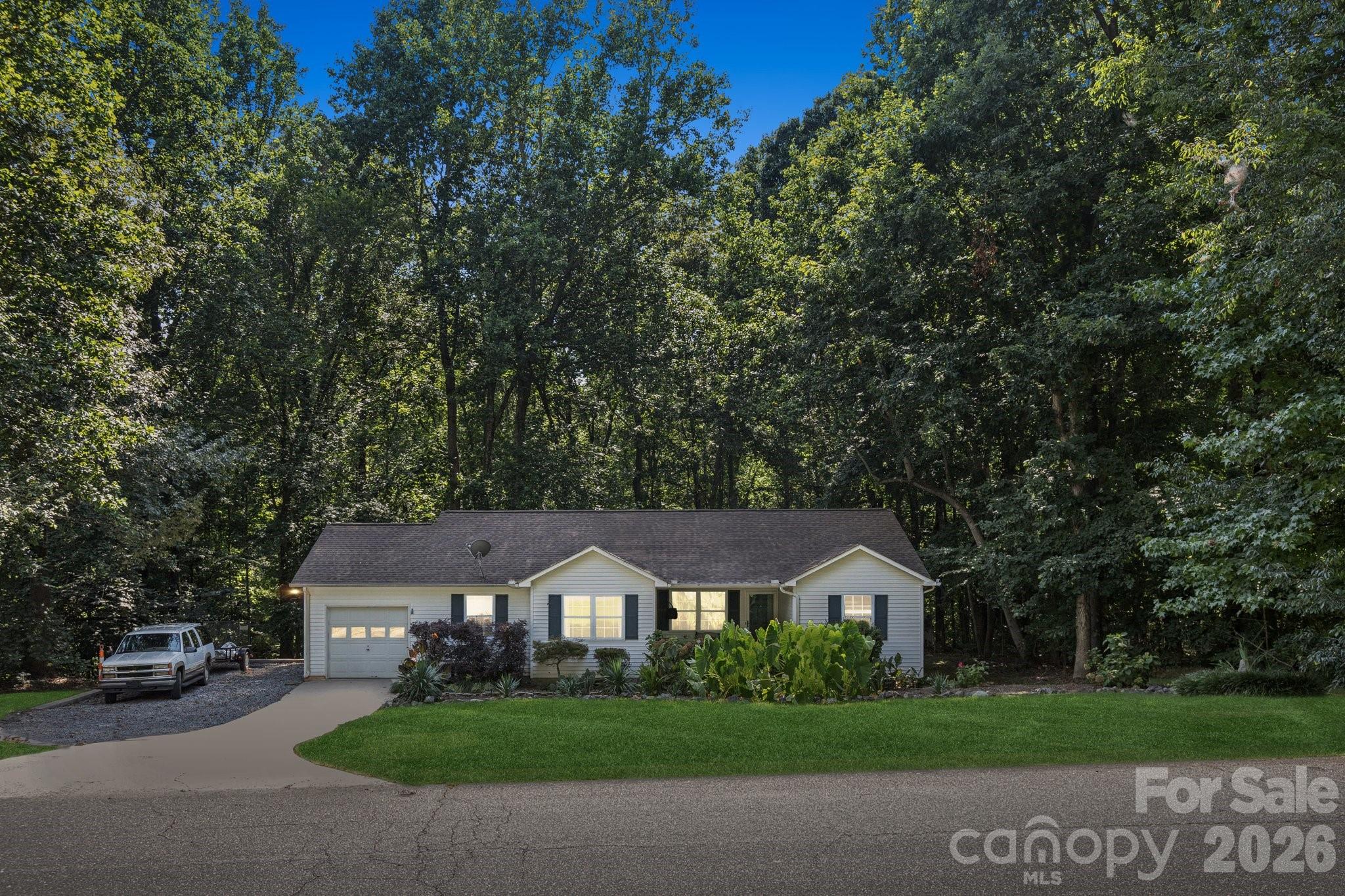 125 Mills Forest Lane — Mooresville