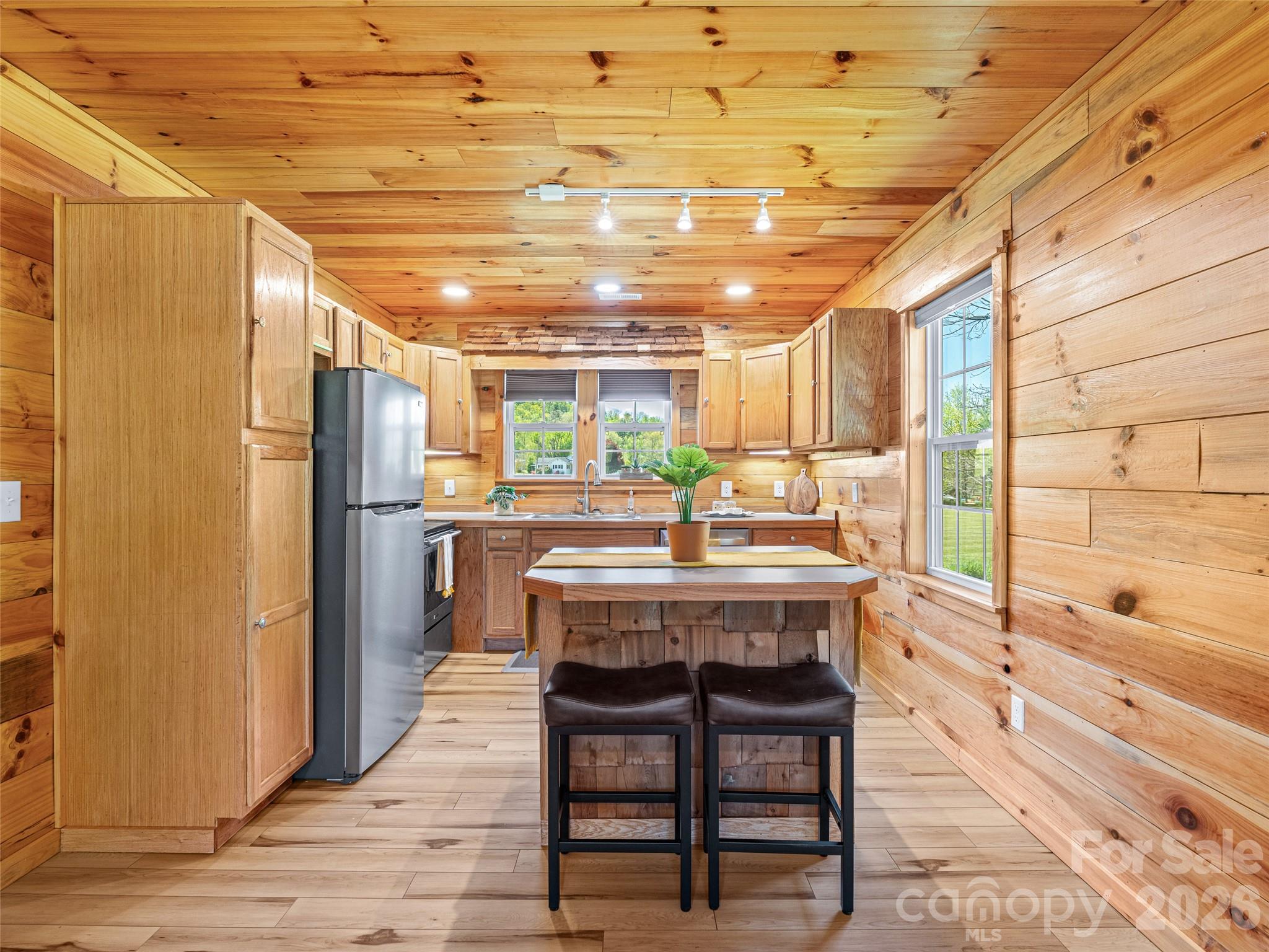 5881 US 23 Highway — Mars Hill