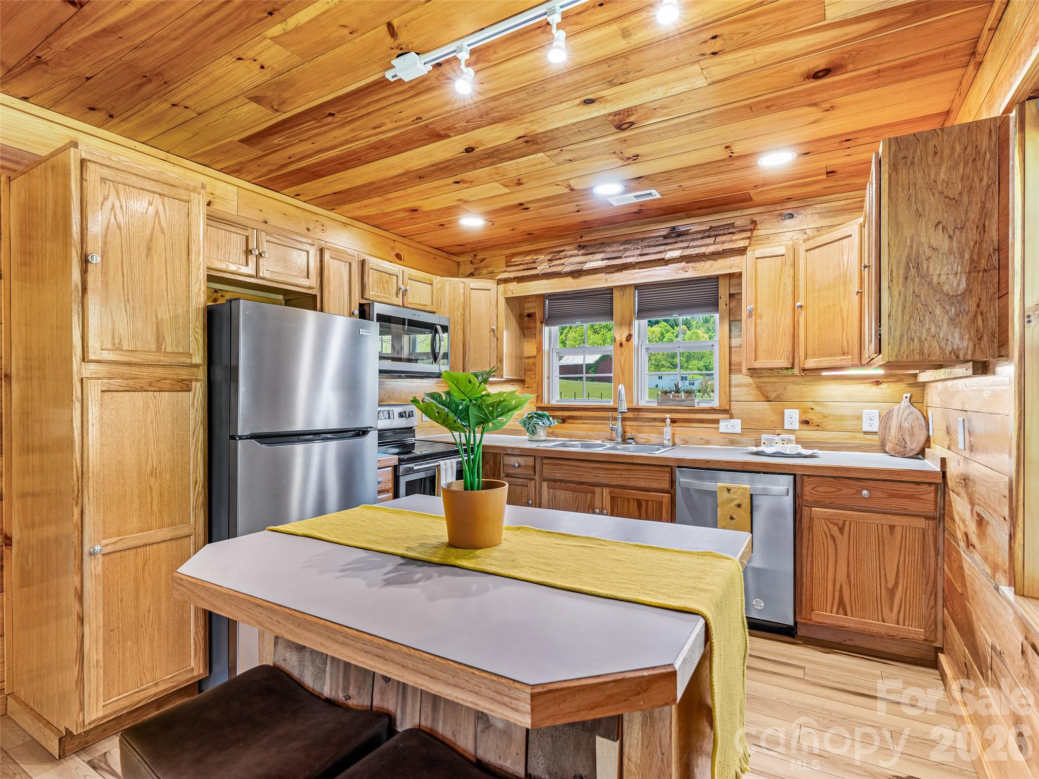5881 US 23 Highway — Mars Hill