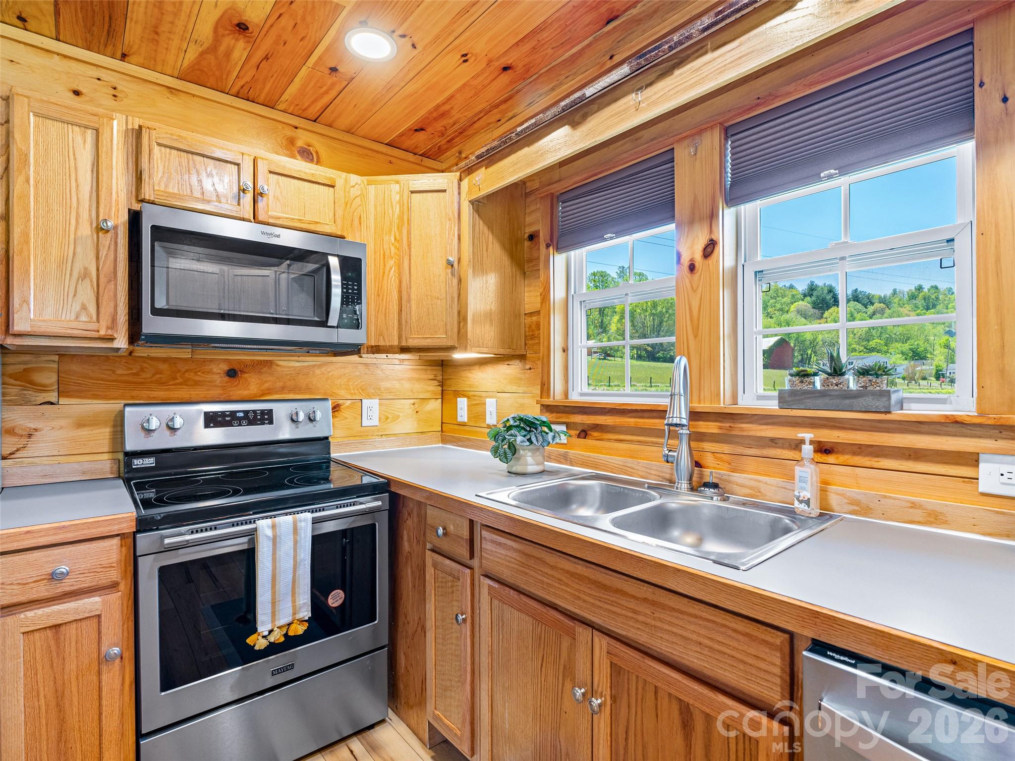 5881 US 23 Highway — Mars Hill