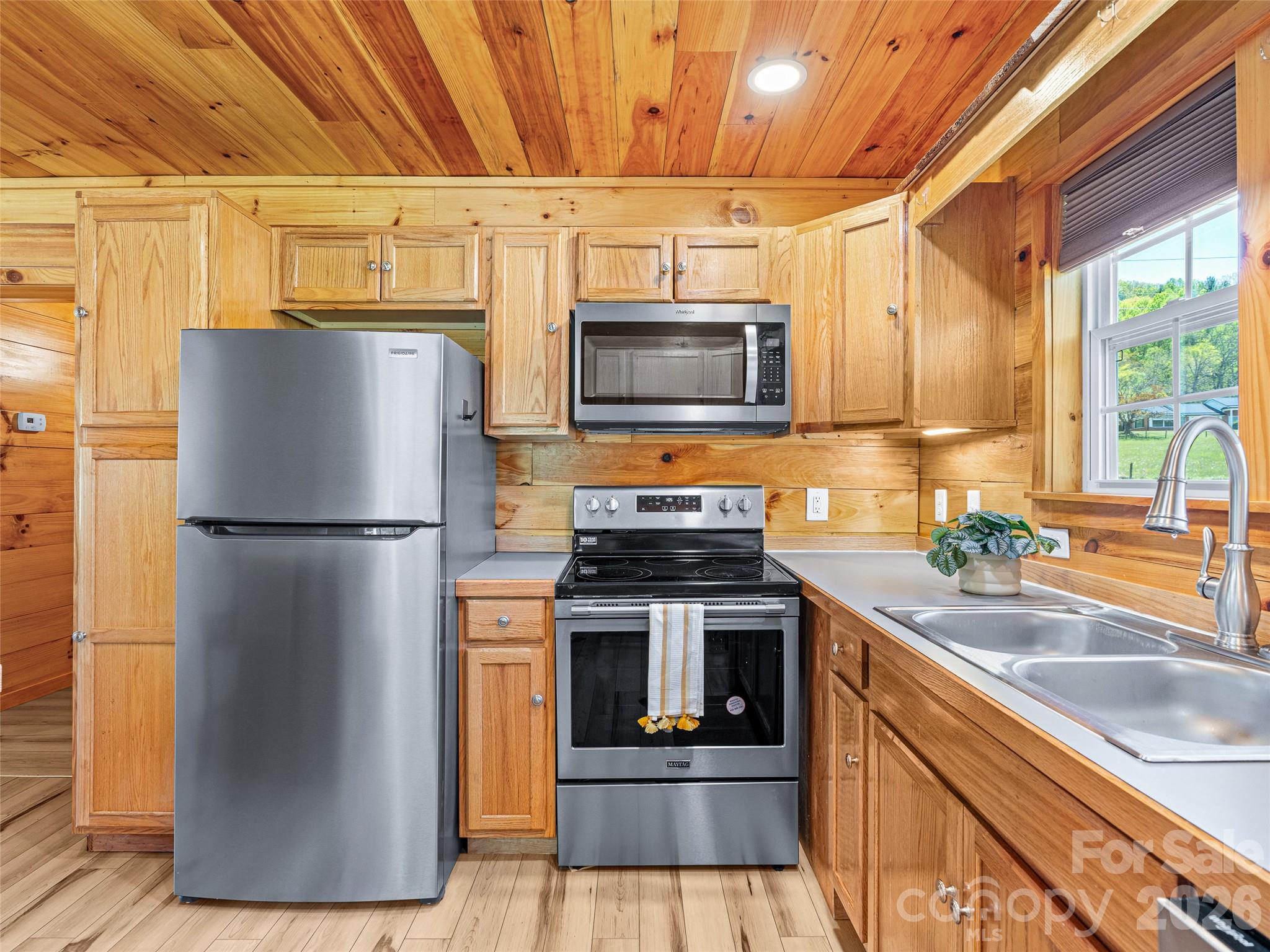 5881 US 23 Highway — Mars Hill