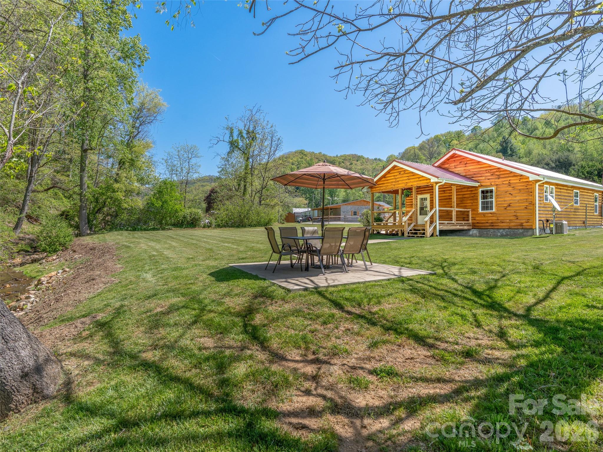 5881 US 23 Highway — Mars Hill