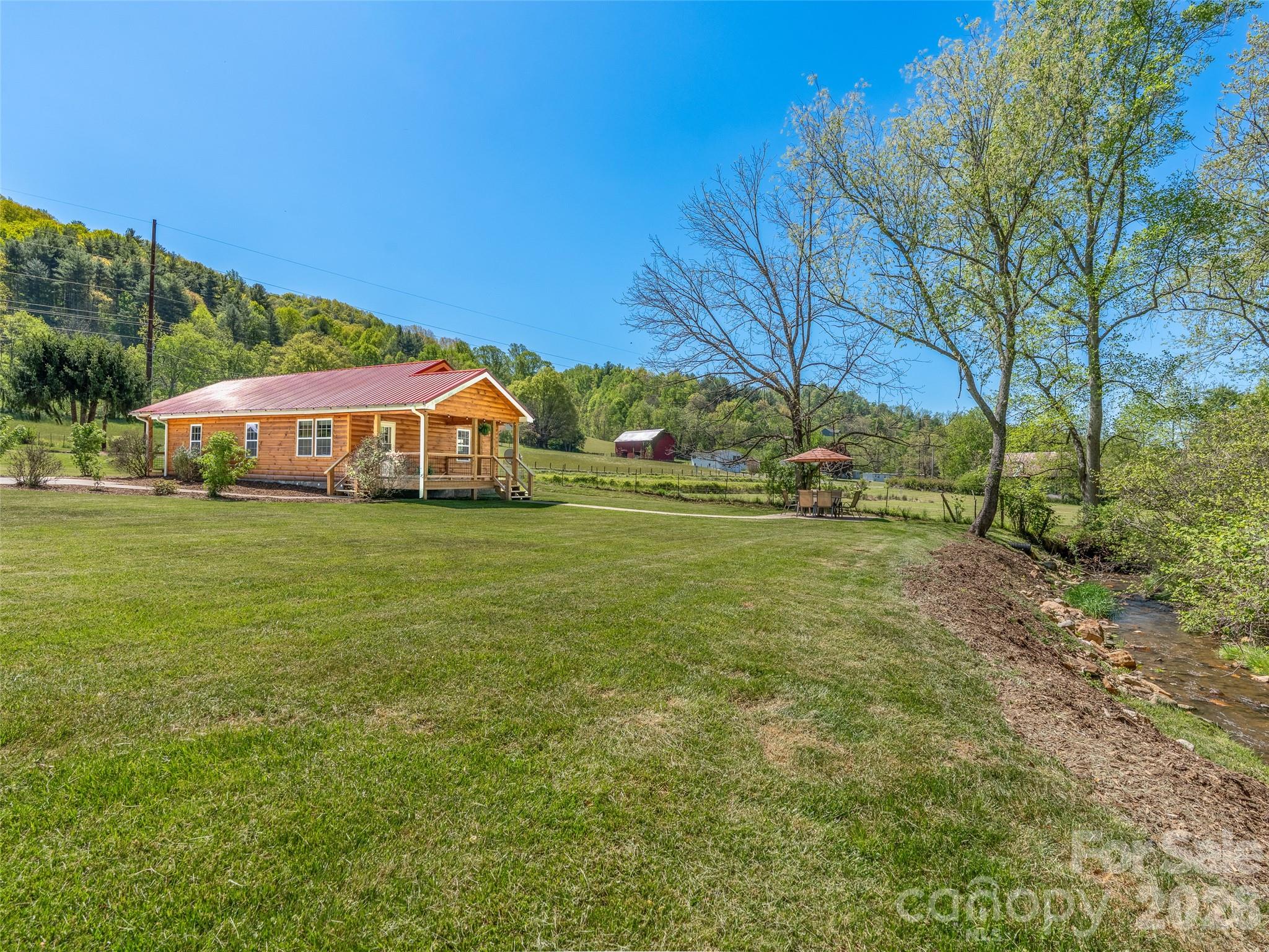 5881 US 23 Highway — Mars Hill