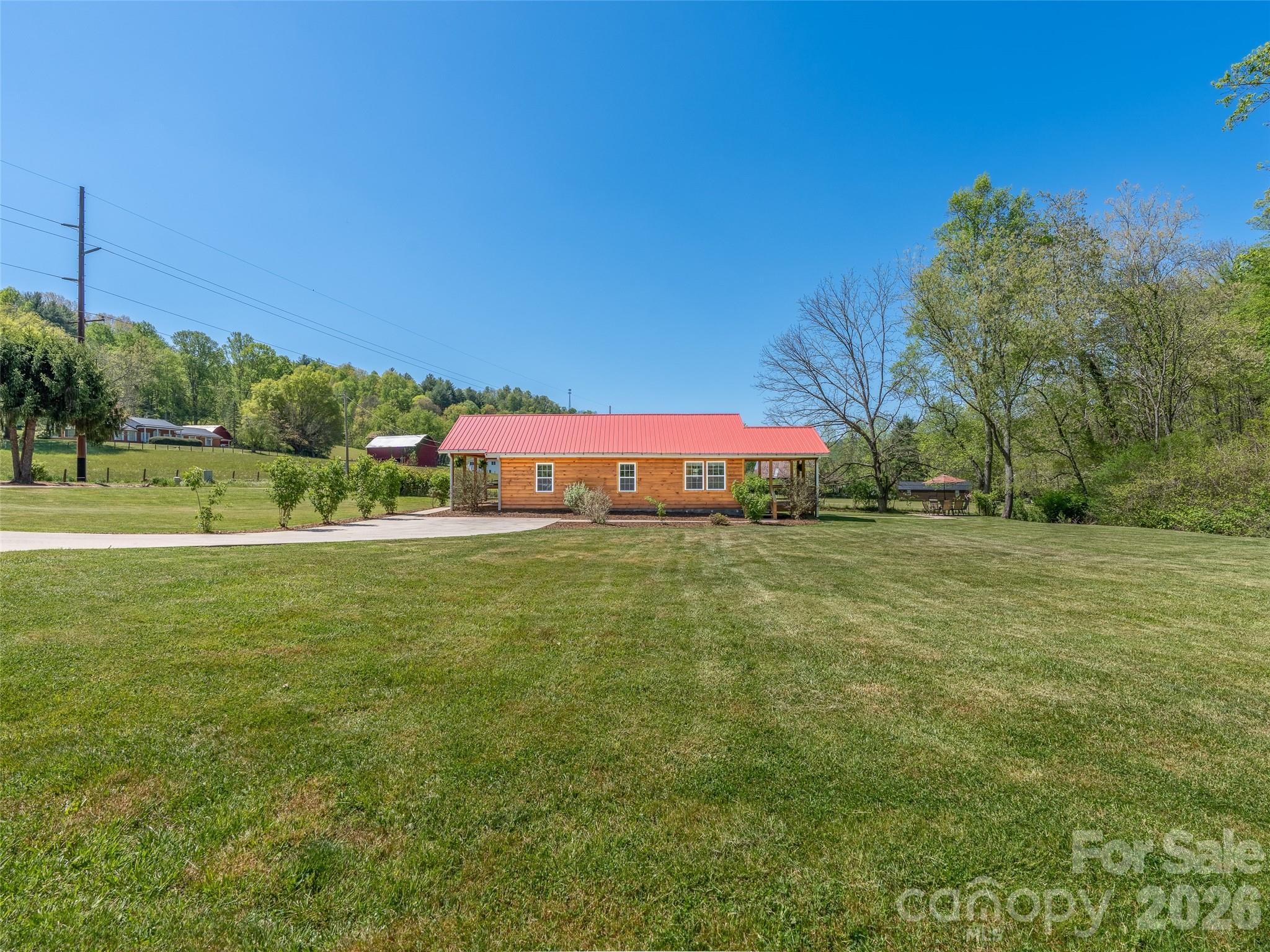 5881 US 23 Highway — Mars Hill