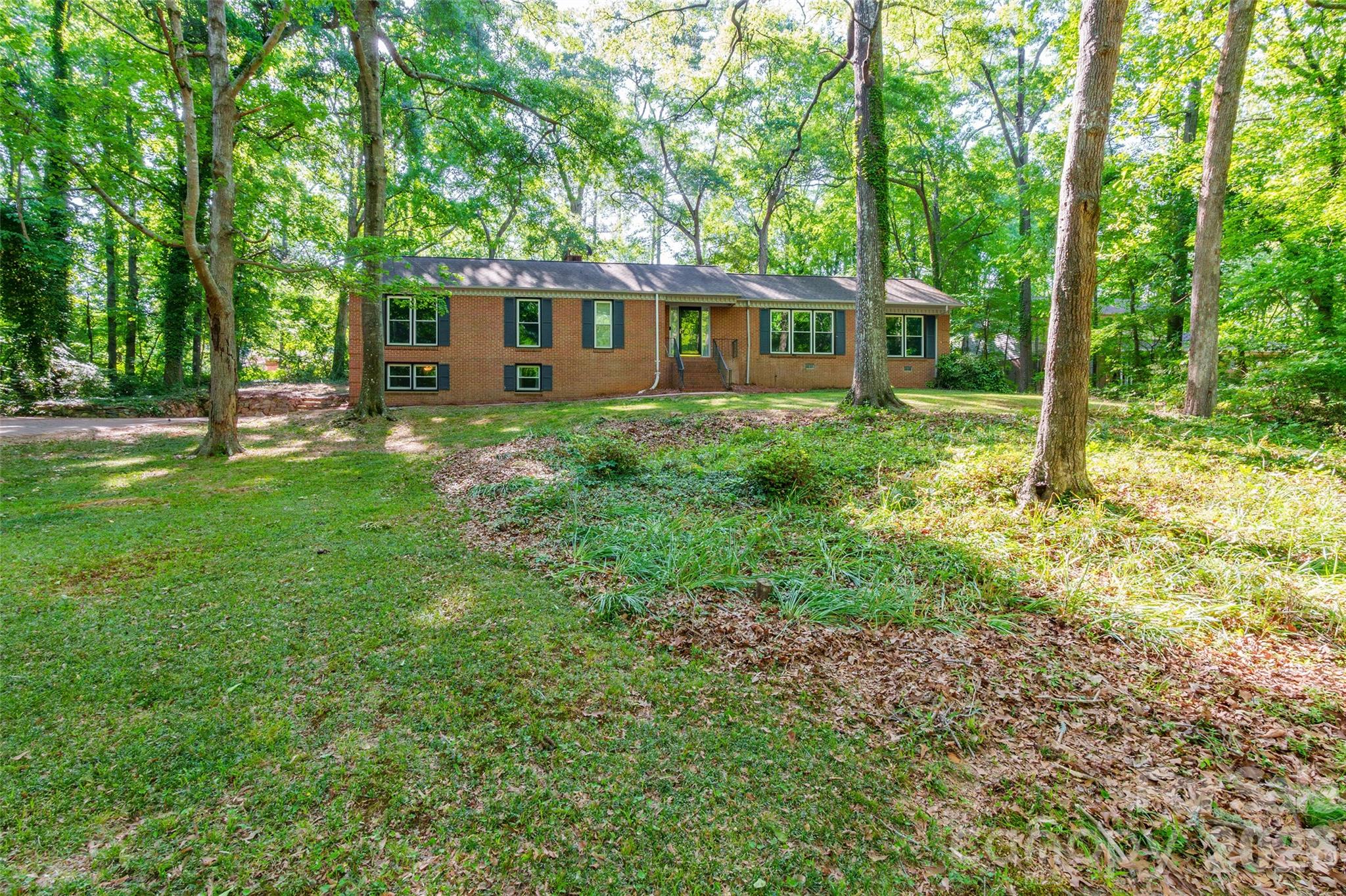 513 Mountainbrook Road — Lancaster