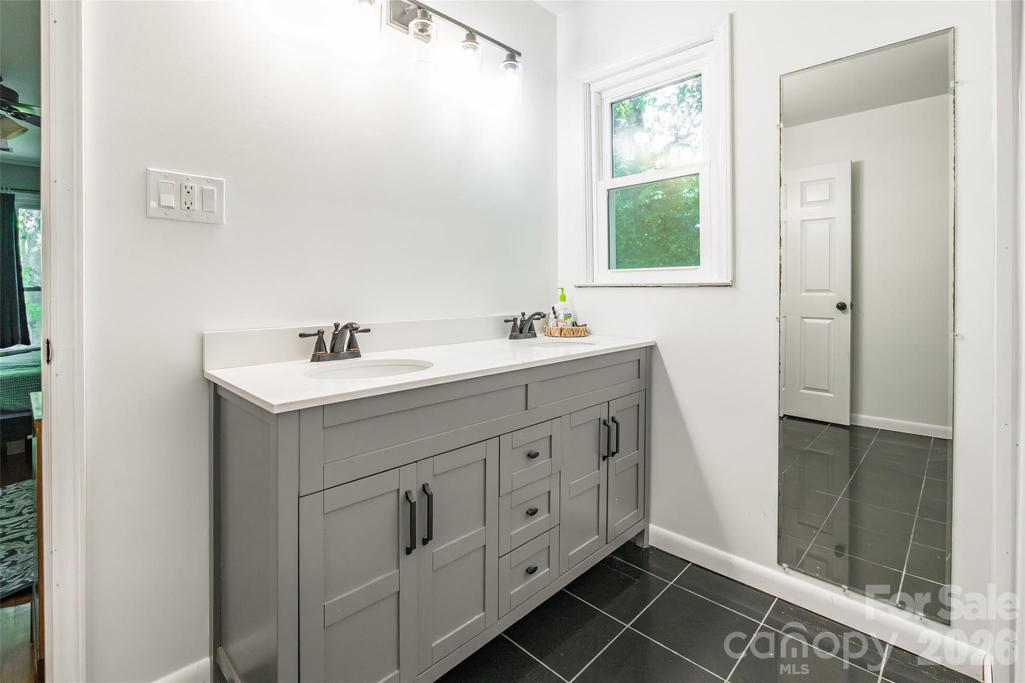 513 Mountainbrook Road — Lancaster