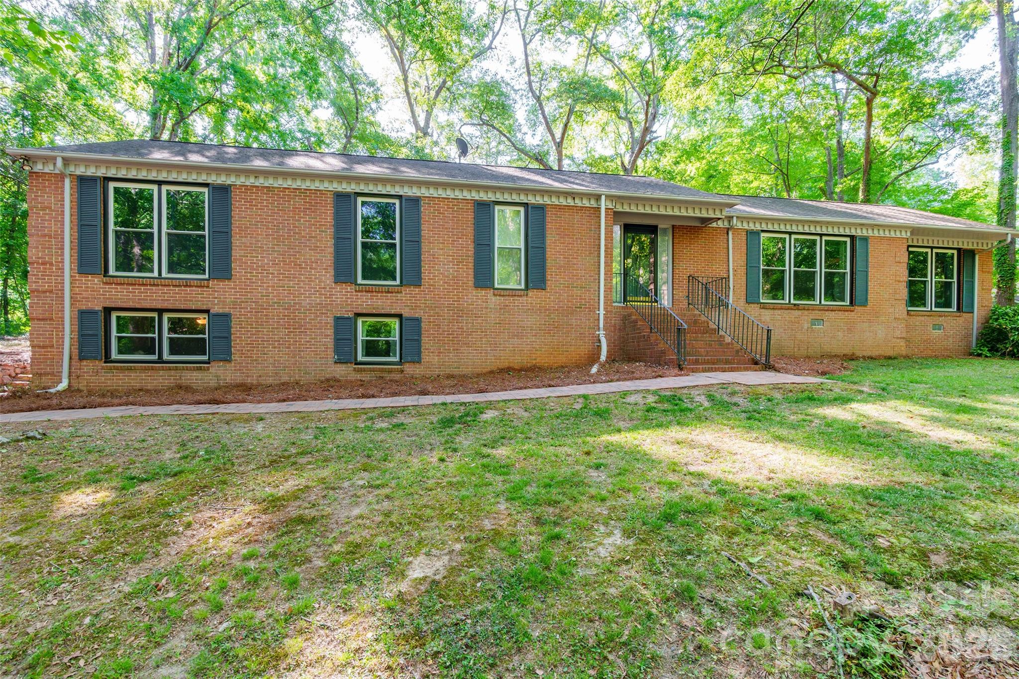 513 Mountainbrook Road — Lancaster