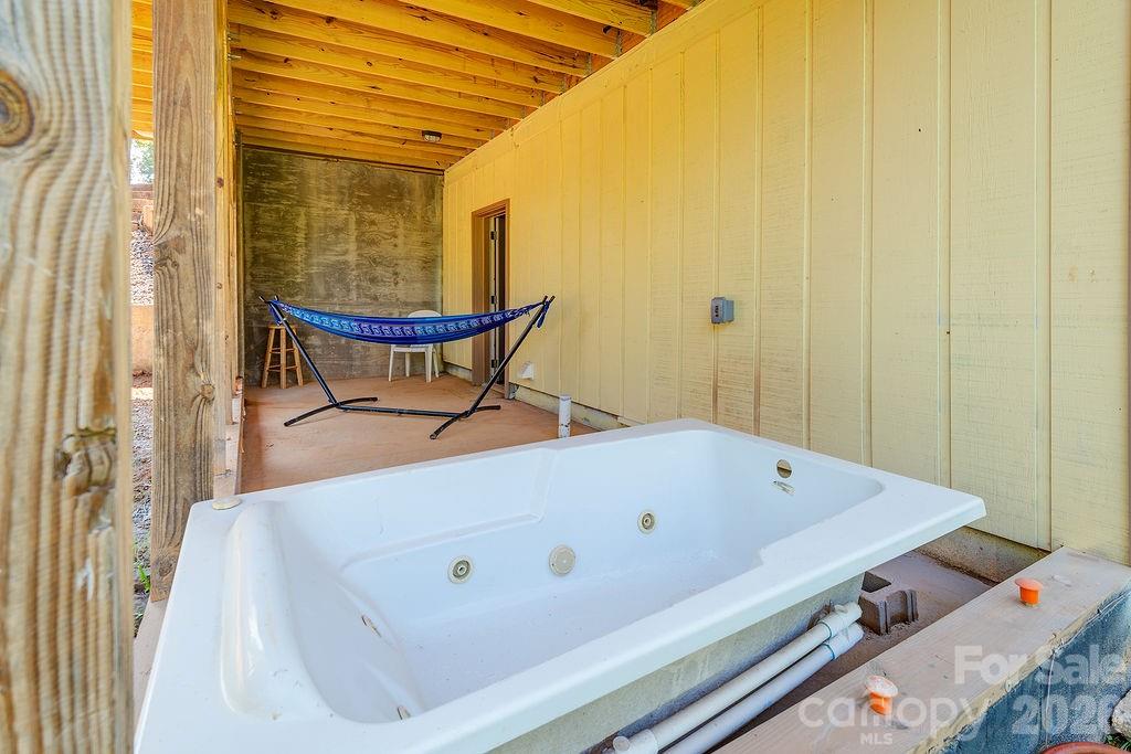 153 Vinewood Circle — Asheville