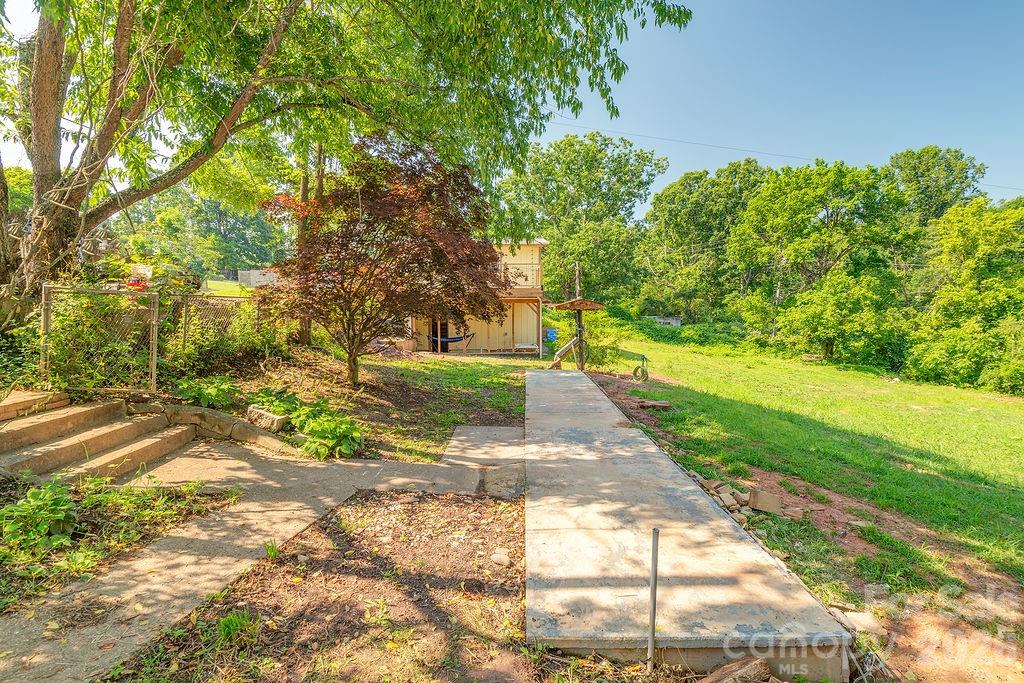 153 Vinewood Circle — Asheville