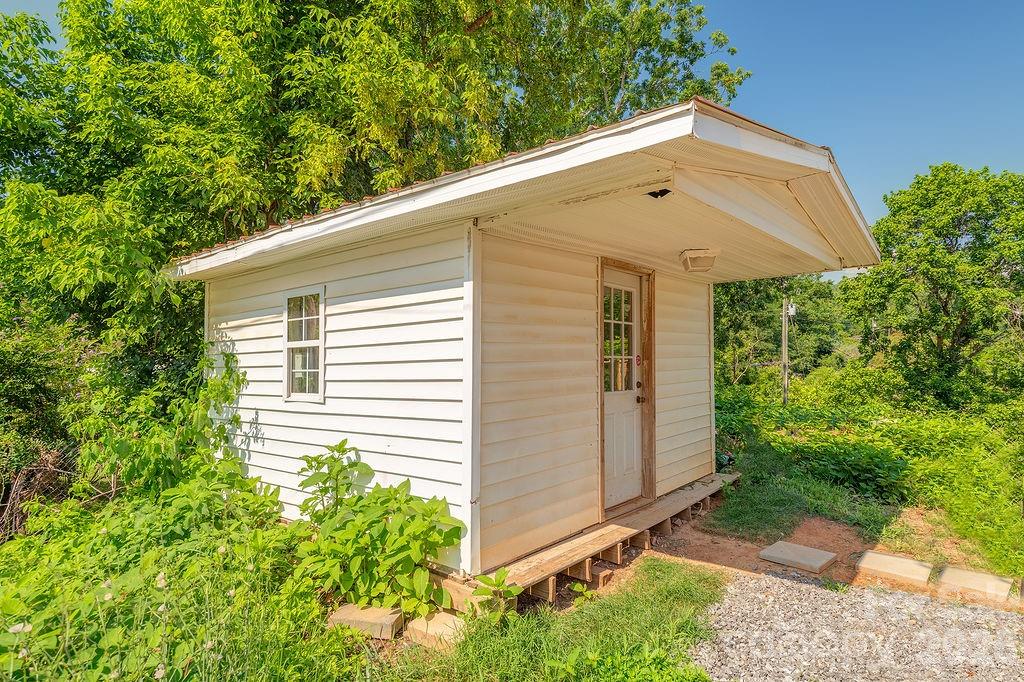 153 Vinewood Circle — Asheville