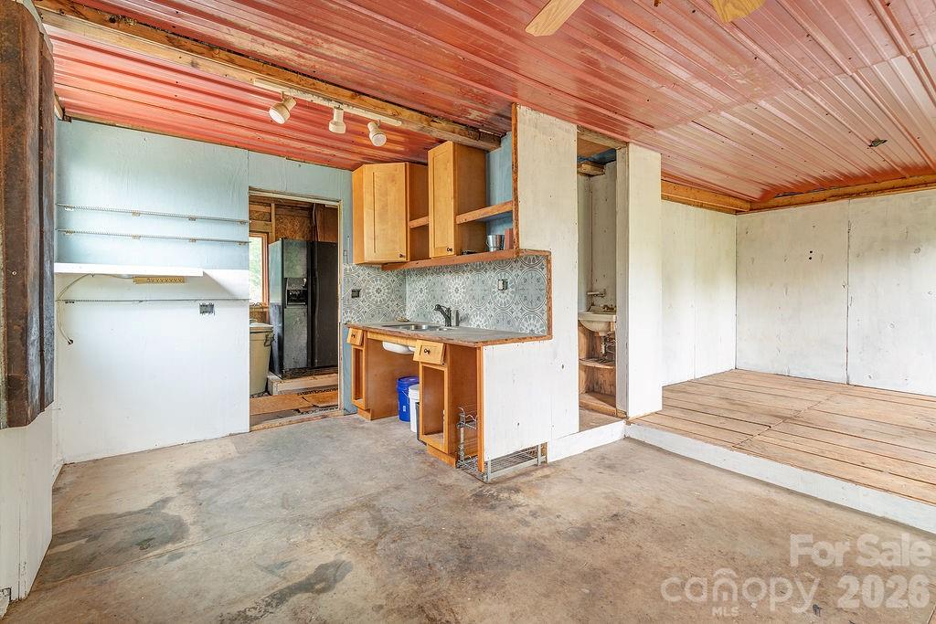 153 Vinewood Circle — Asheville