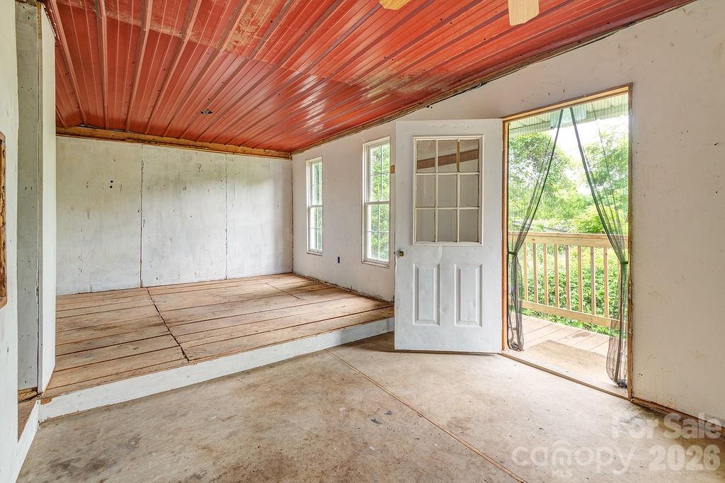 153 Vinewood Circle — Asheville