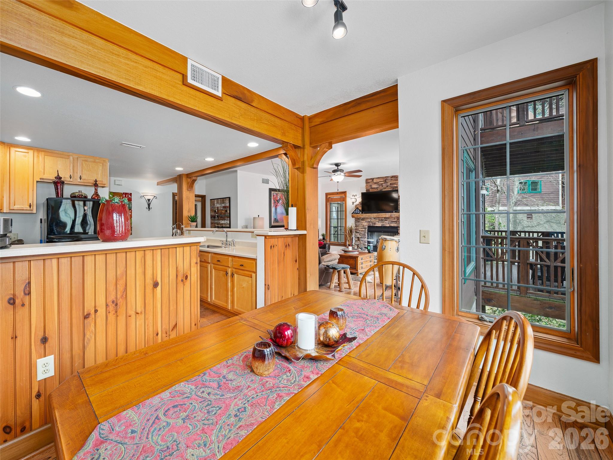 81 Creekside Way #F-101 — Burnsville