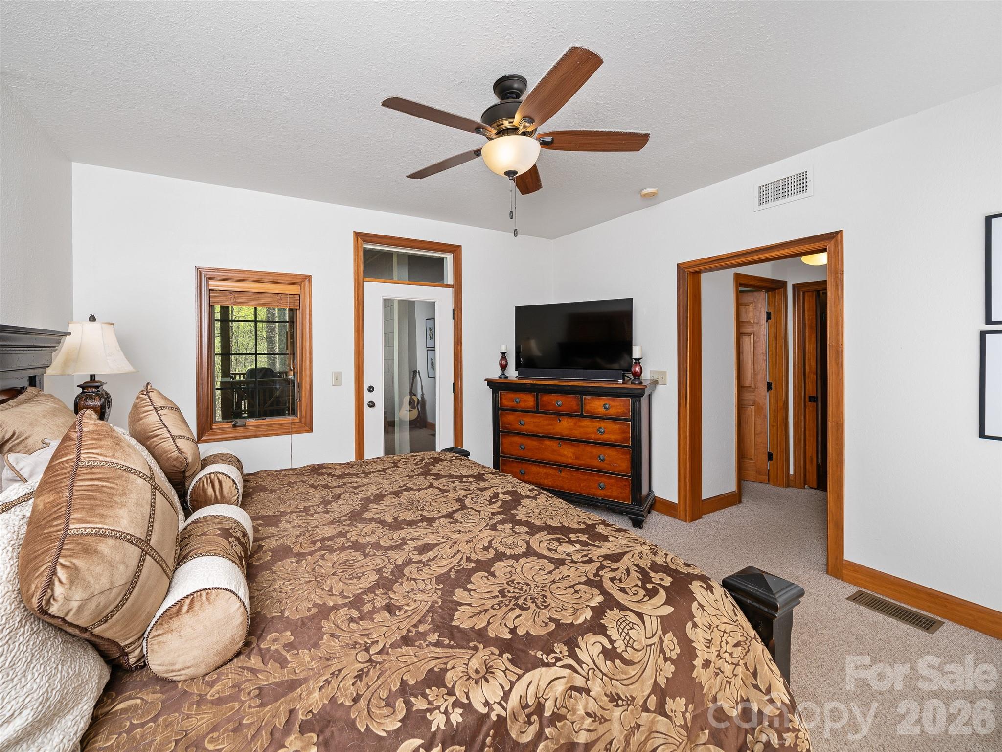 81 Creekside Way #F-101 — Burnsville