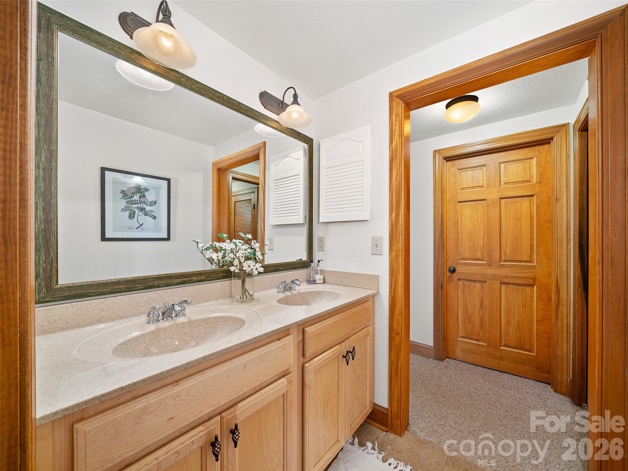 81 Creekside Way #F-101 — Burnsville