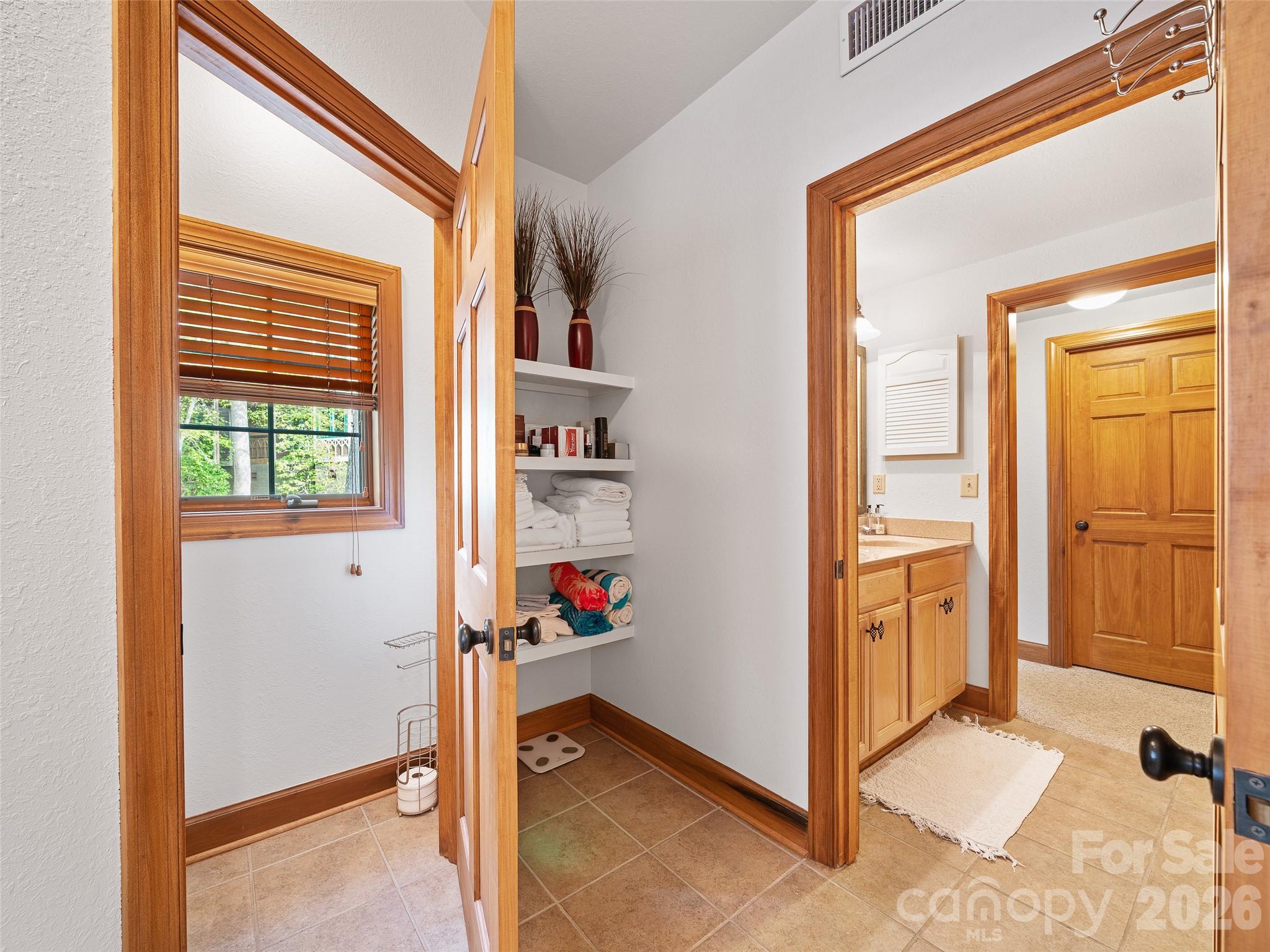 81 Creekside Way #F-101 — Burnsville