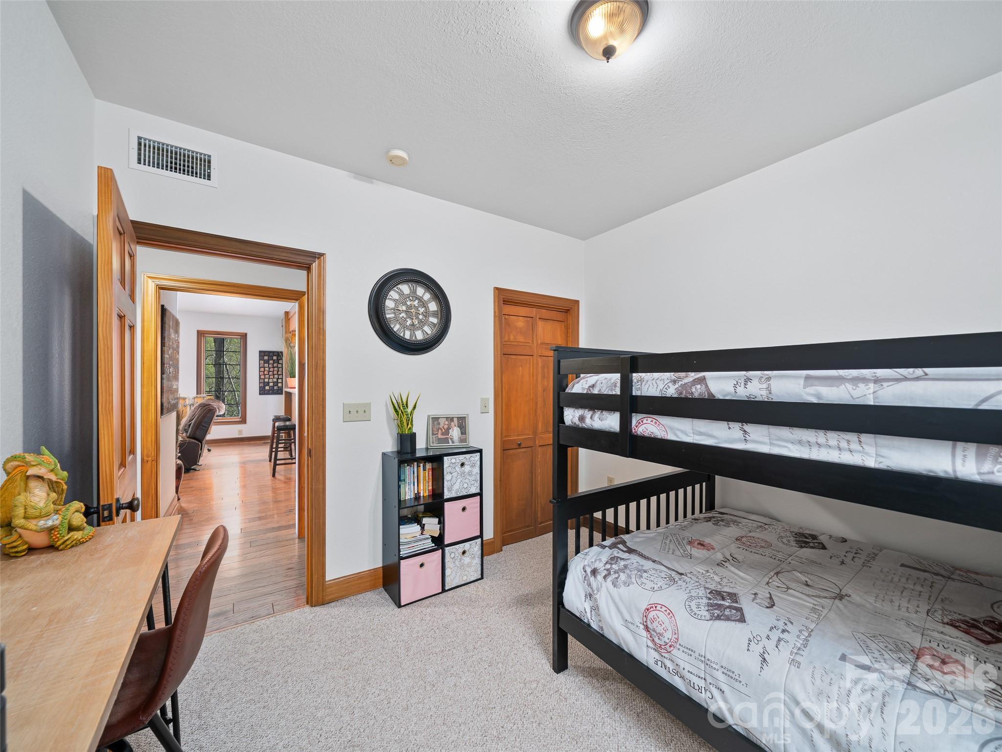 81 Creekside Way #F-101 — Burnsville
