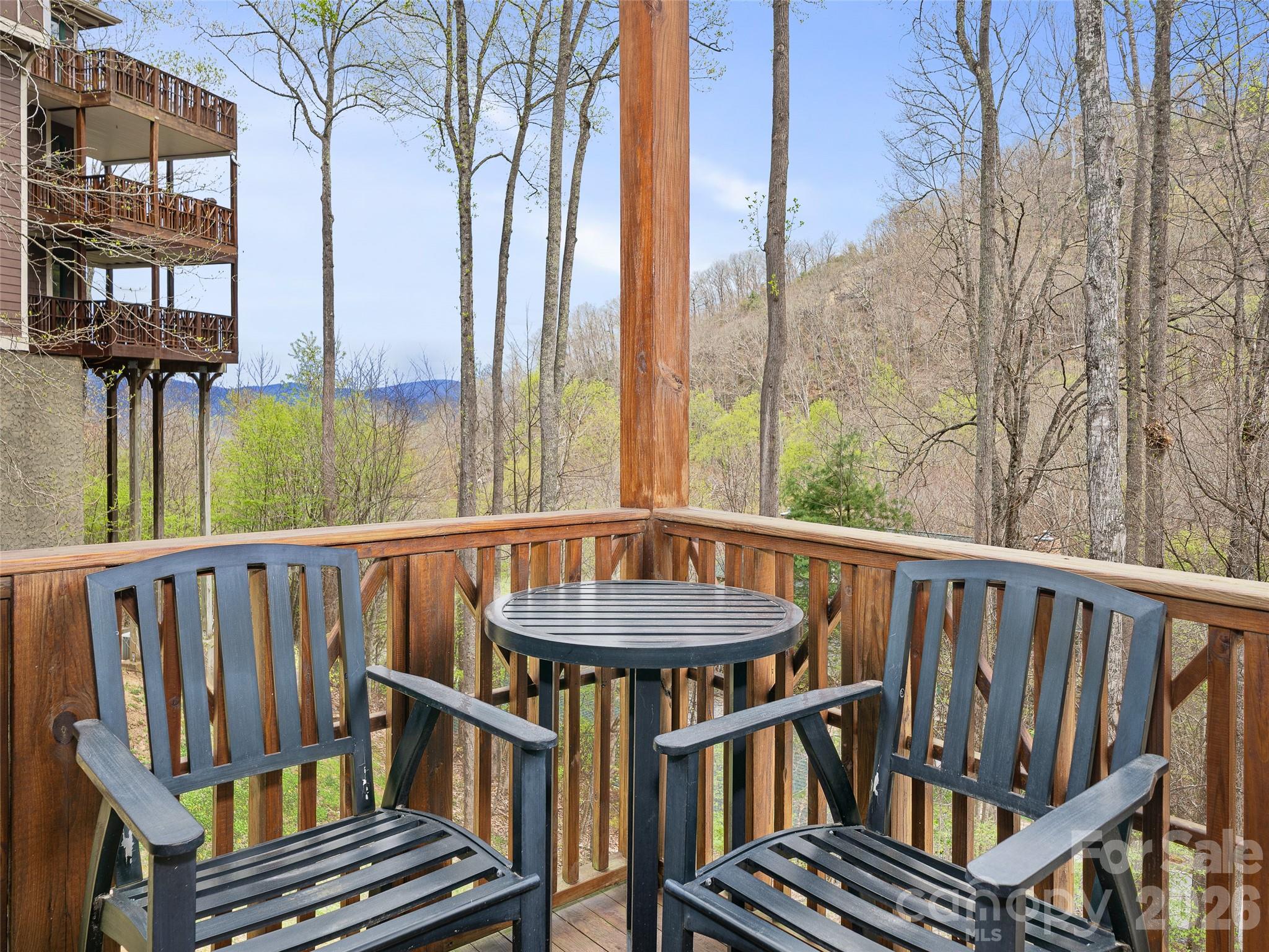 81 Creekside Way #F-101 — Burnsville