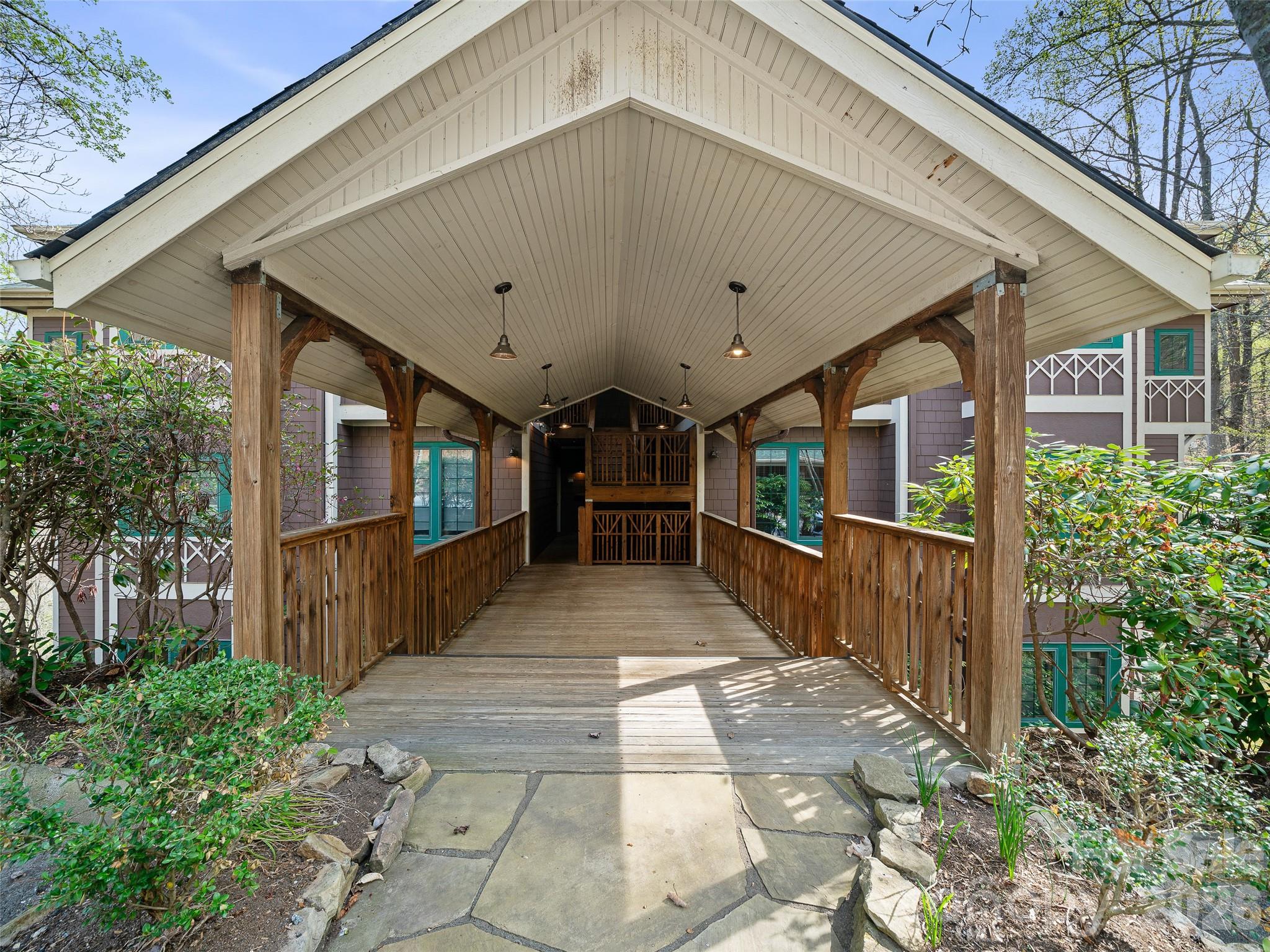 81 Creekside Way #F-101 — Burnsville
